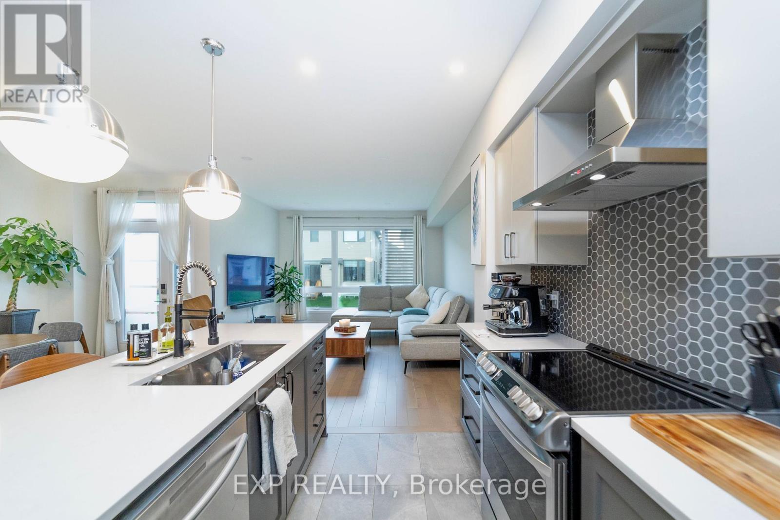 230 Finsbury Avenue, Ottawa, Ontario  K2S 2Y2 - Photo 7 - X12074708