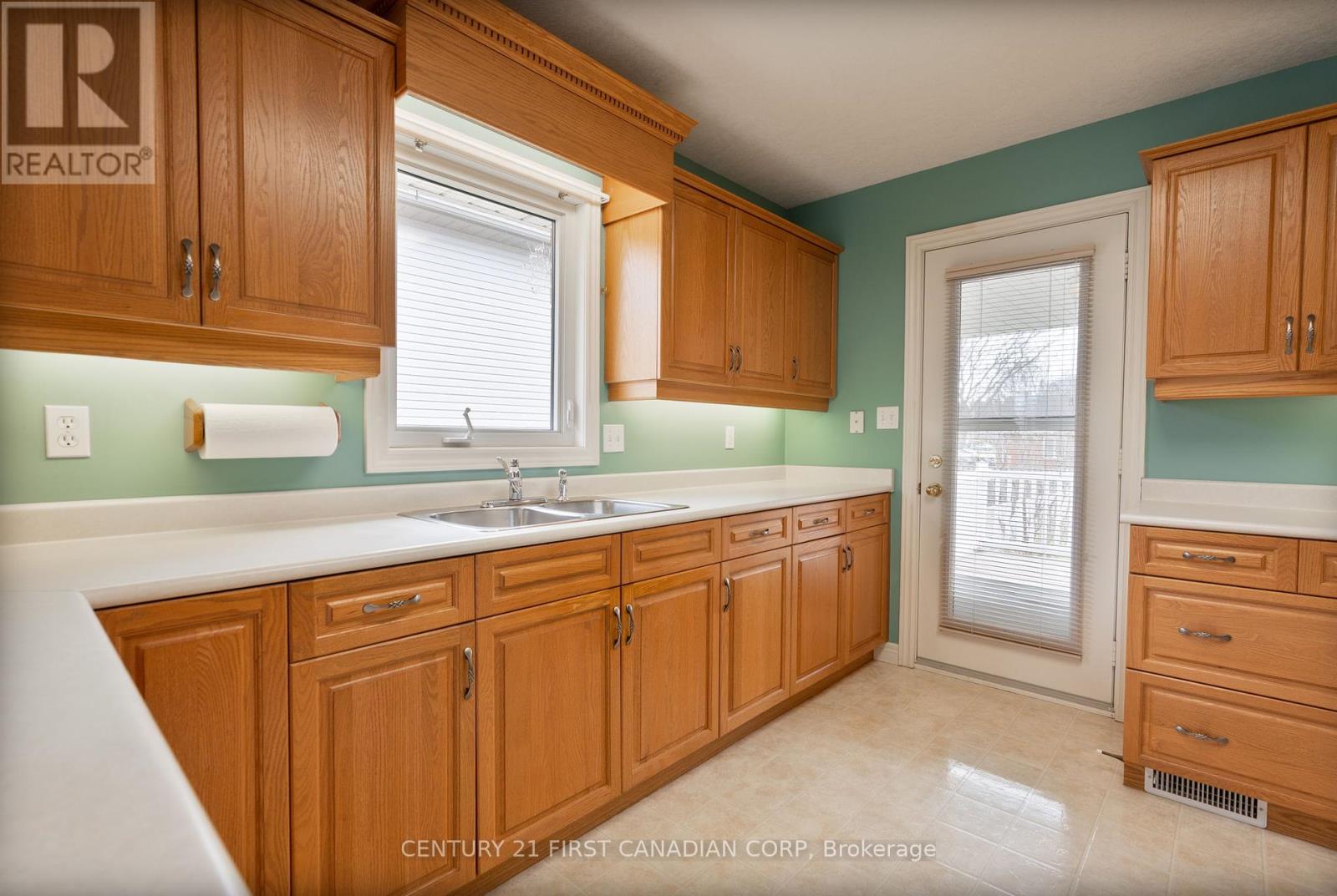 584 Wellington Street, St. Thomas, Ontario  N5R 6E1 - Photo 10 - X12074605