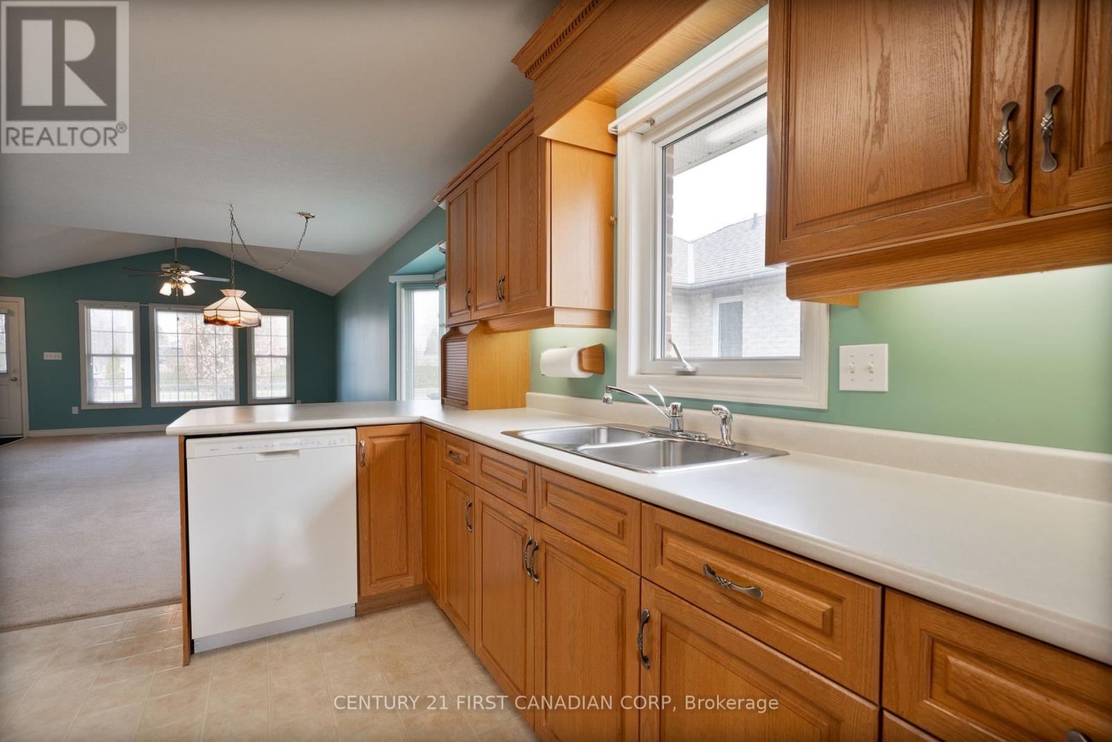 584 Wellington Street, St. Thomas, Ontario  N5R 6E1 - Photo 11 - X12074605