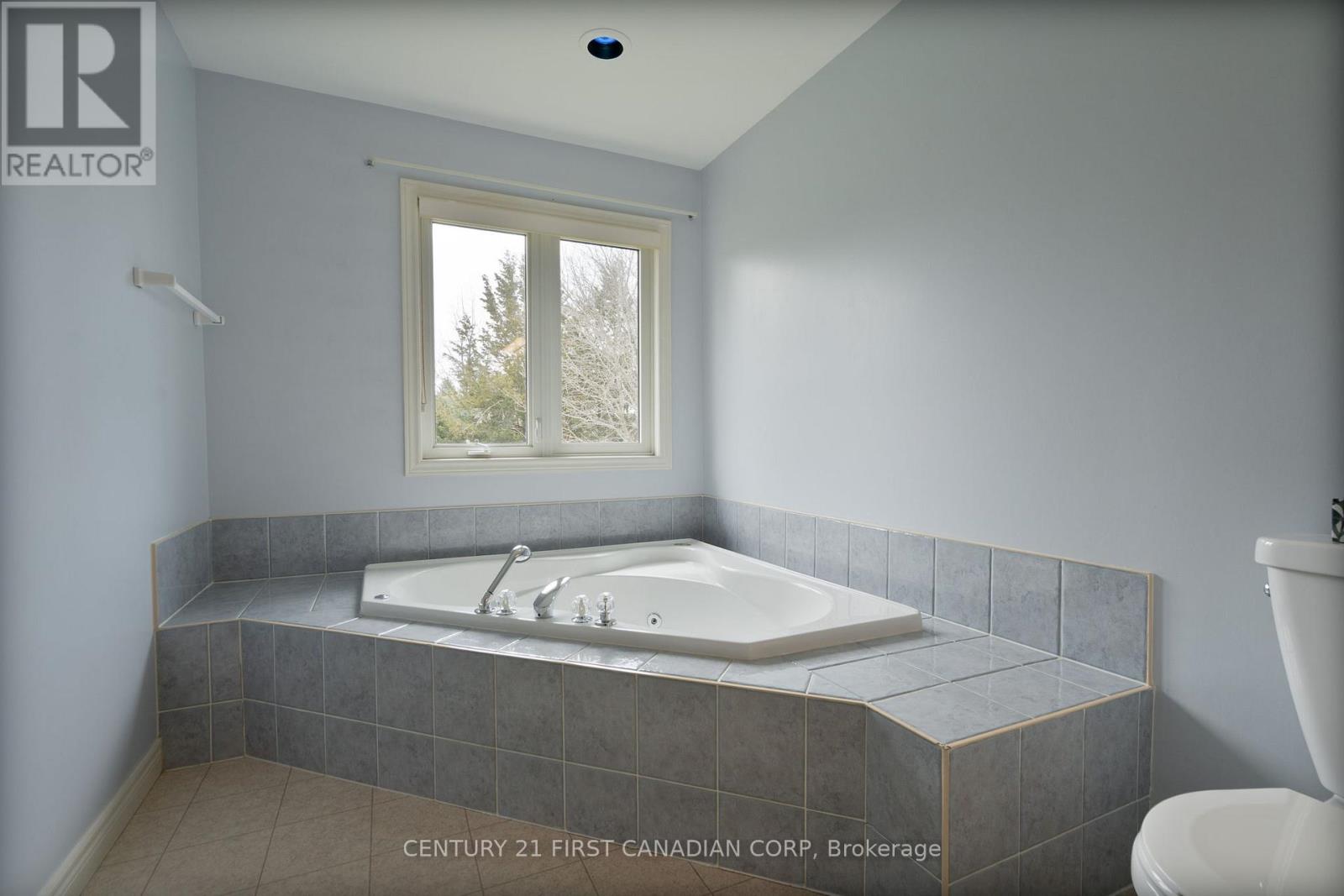 584 Wellington Street, St. Thomas, Ontario  N5R 6E1 - Photo 18 - X12074605