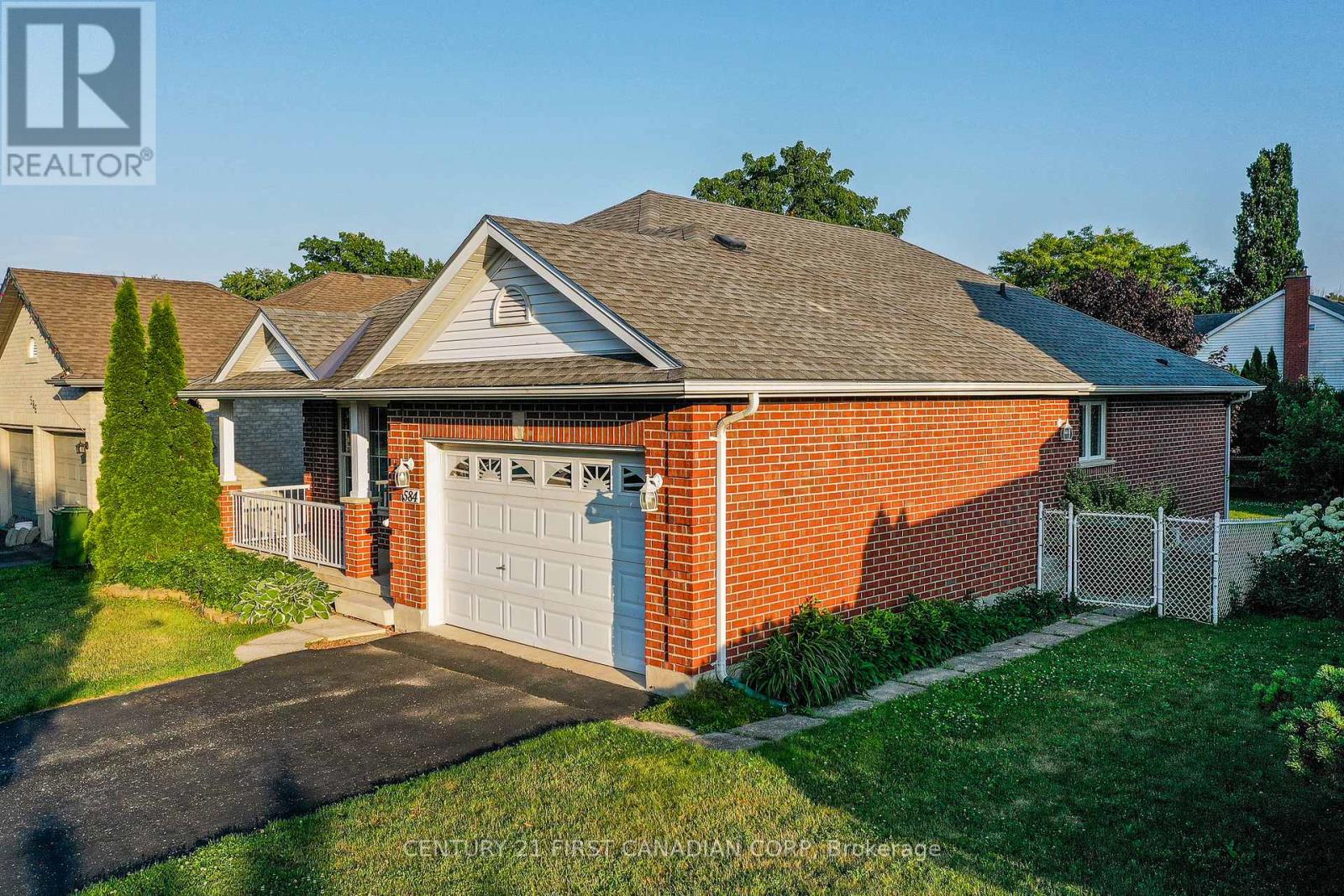 584 Wellington Street, St. Thomas, Ontario  N5R 6E1 - Photo 2 - X12074605