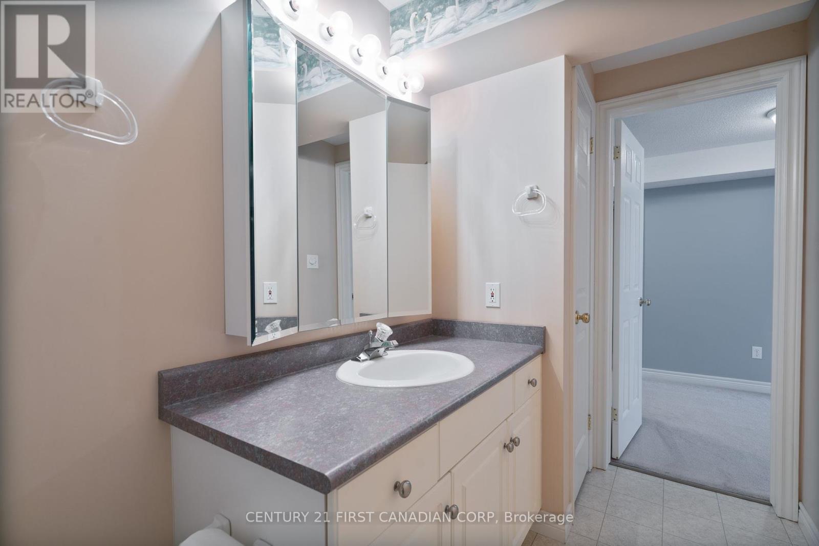 584 Wellington Street, St. Thomas, Ontario  N5R 6E1 - Photo 25 - X12074605