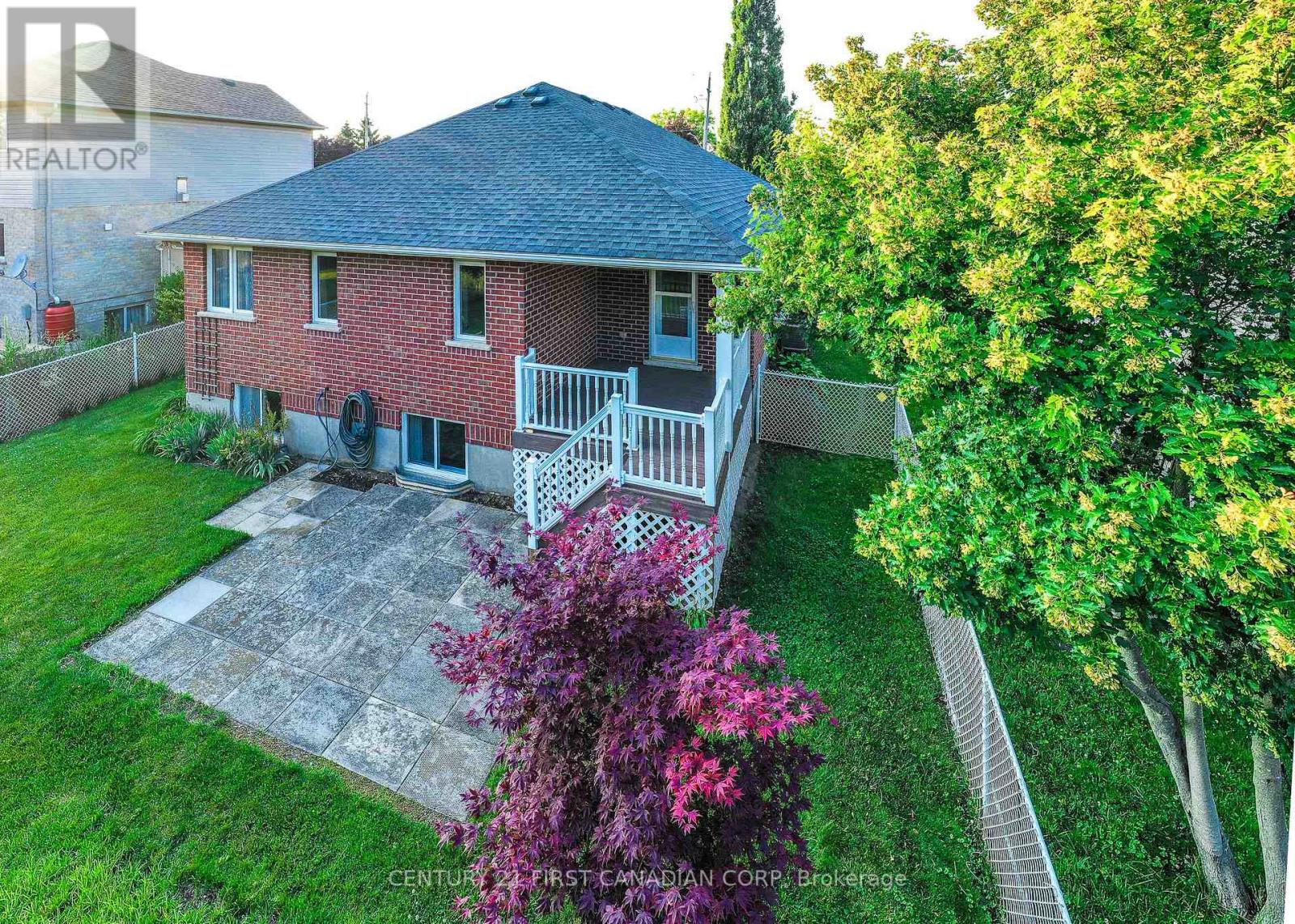 584 Wellington Street, St. Thomas, Ontario  N5R 6E1 - Photo 29 - X12074605