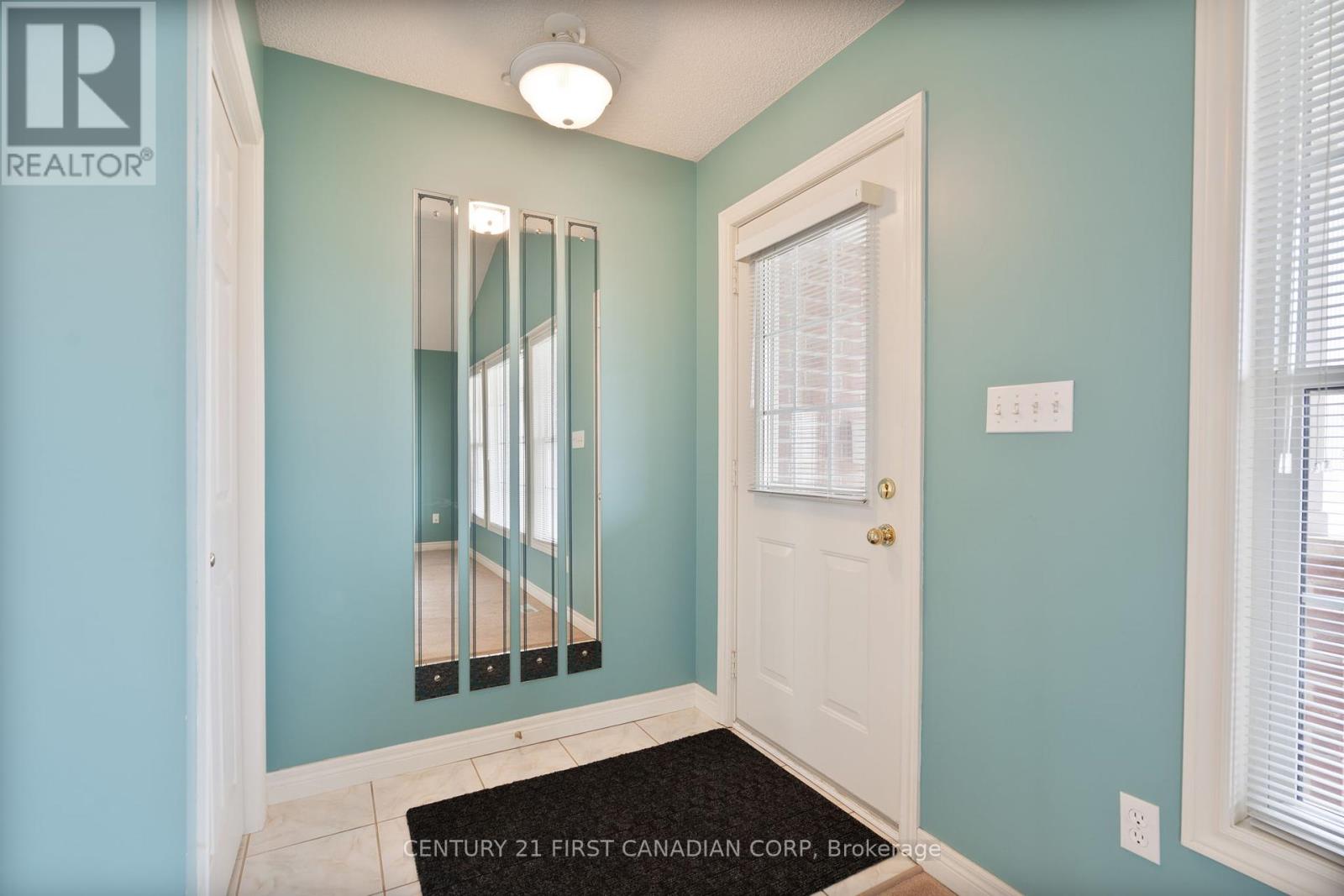 584 Wellington Street, St. Thomas, Ontario  N5R 6E1 - Photo 5 - X12074605