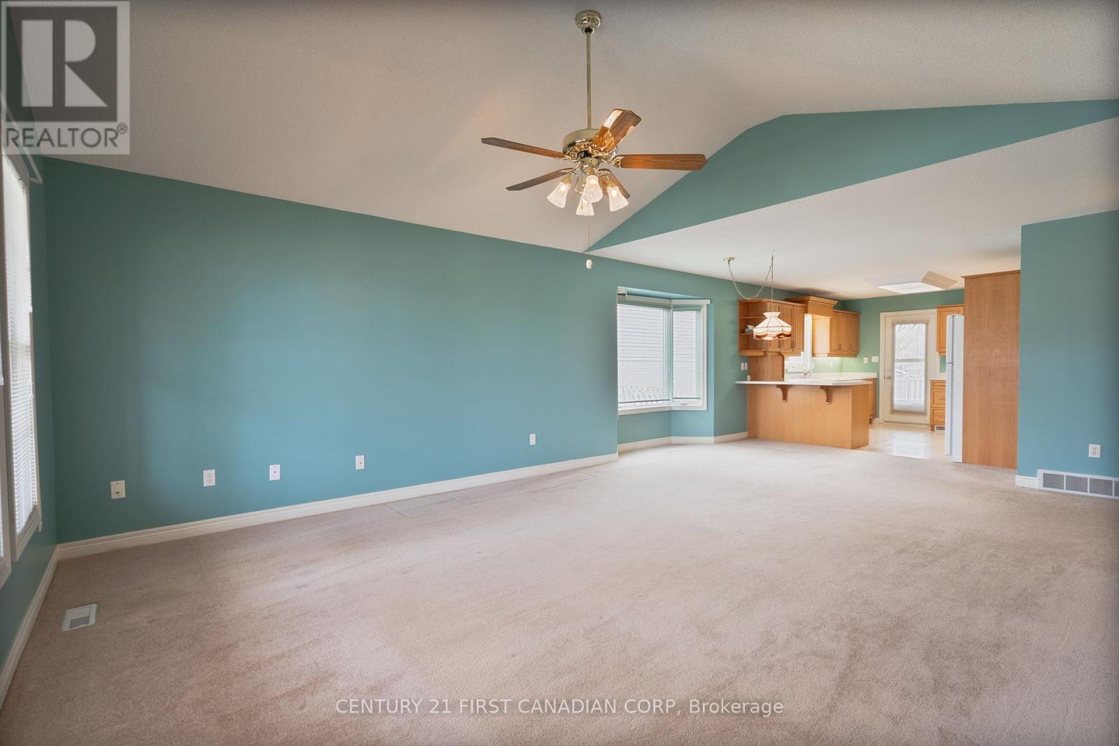 584 Wellington Street, St. Thomas, Ontario  N5R 6E1 - Photo 6 - X12074605