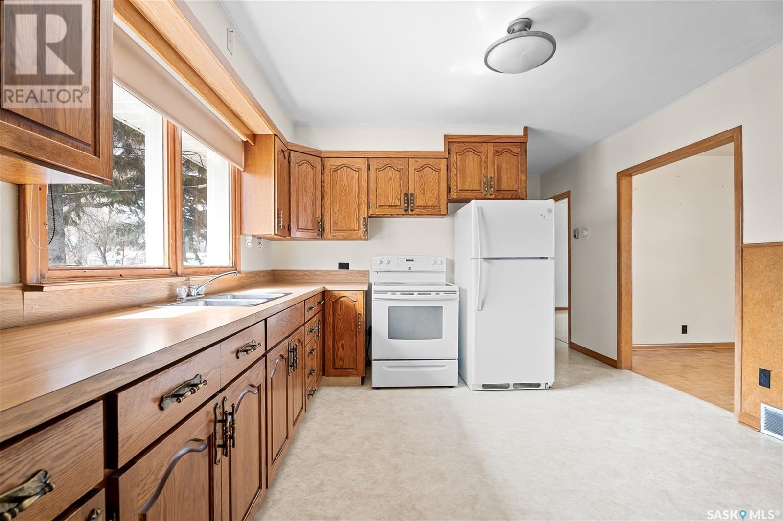 Property at 805 Duffield STREET W image 2