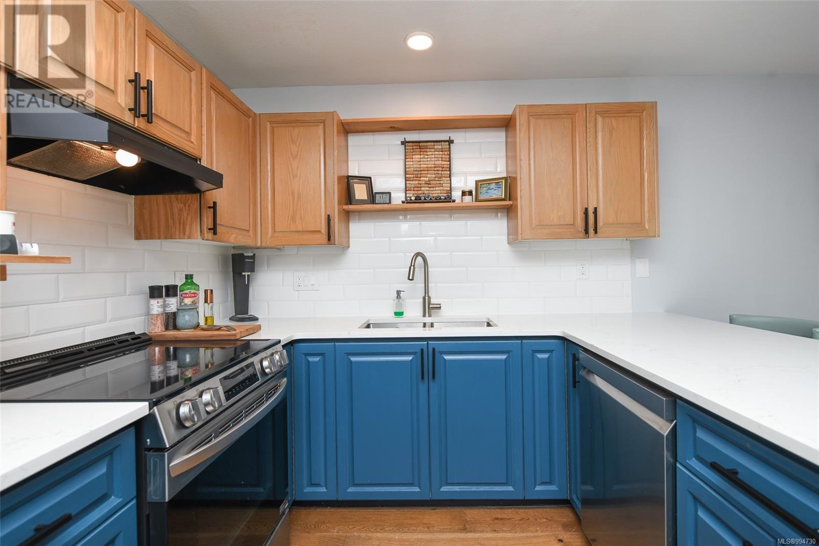 Property at 12 2200 Manor Dr image 3