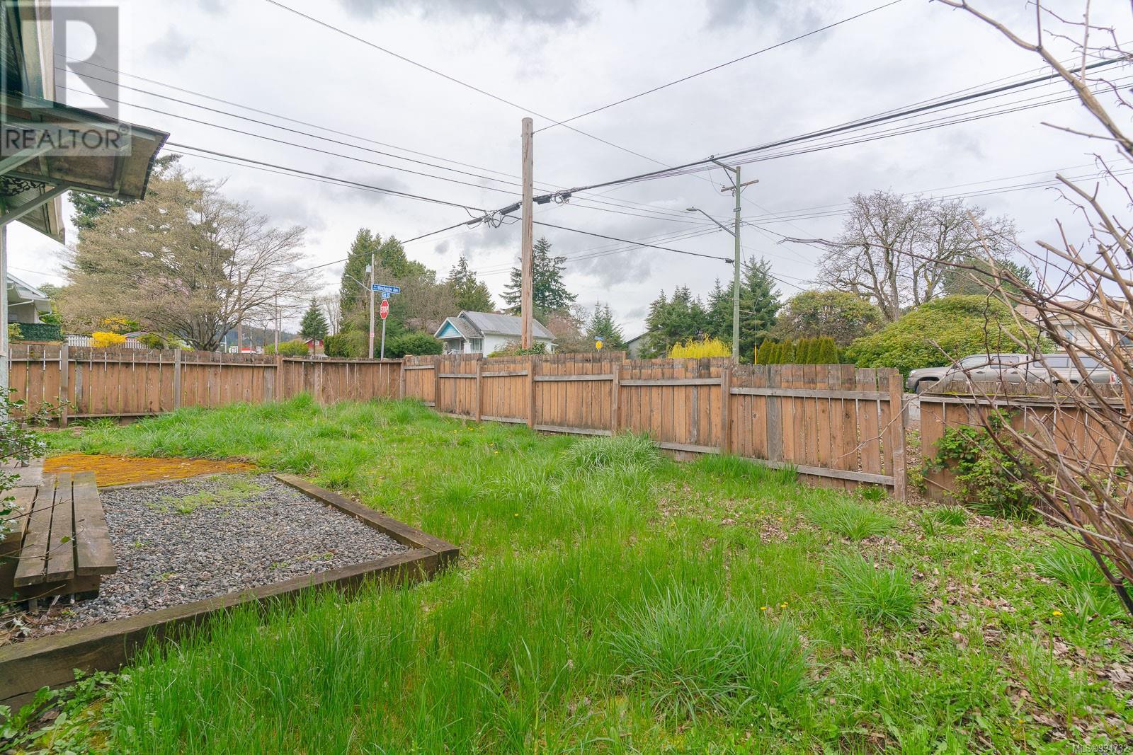 Property at 315 Fifth St image 3