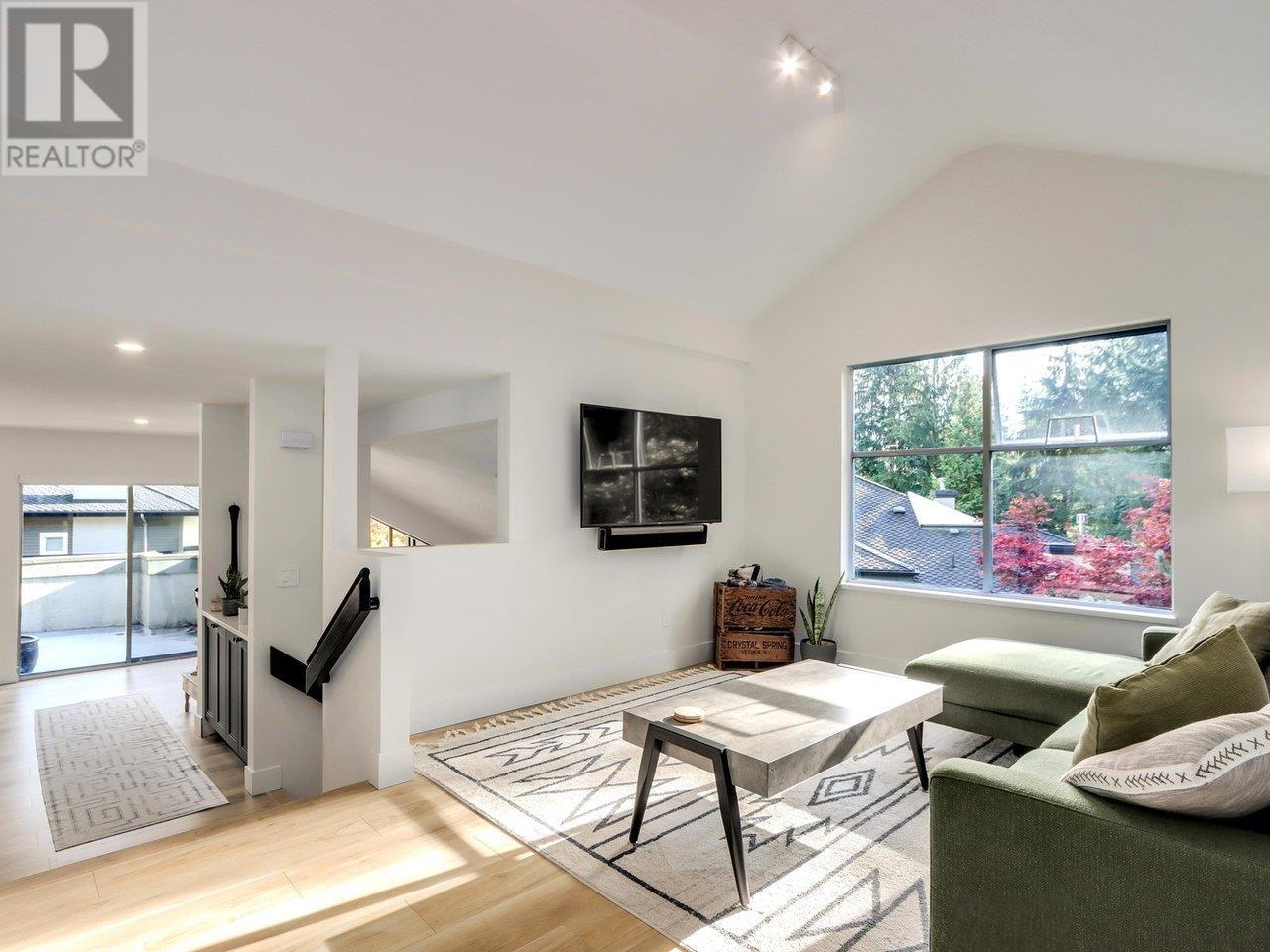 1 1900 Indian River Crescent, North Vancouver, British Columbia  V7G 2R1 - Photo 6 - R2988757
