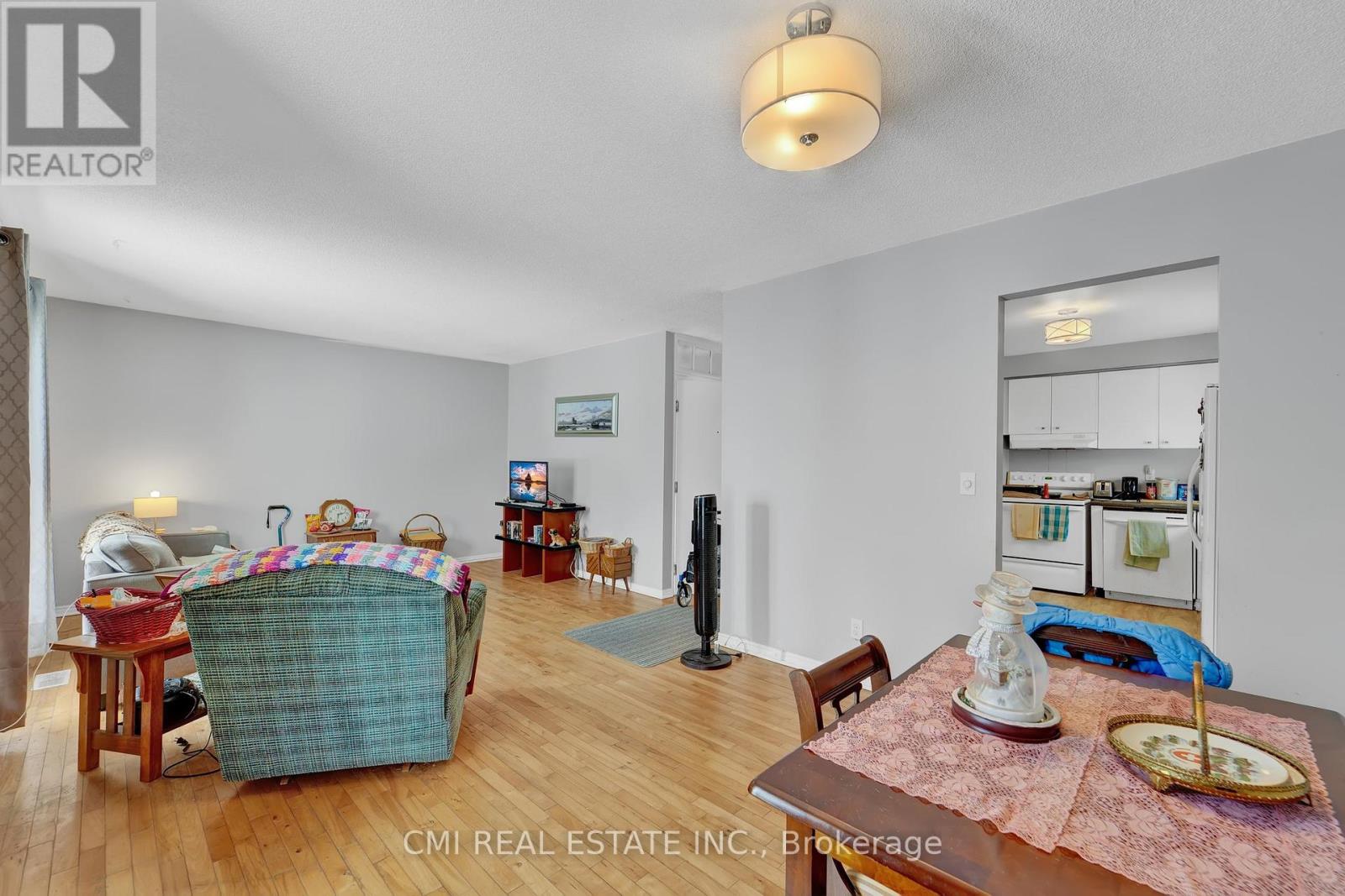 1337 Tudor Crescent, Peterborough East, Ontario  K9L 1X1 - Photo 5 - X12063857