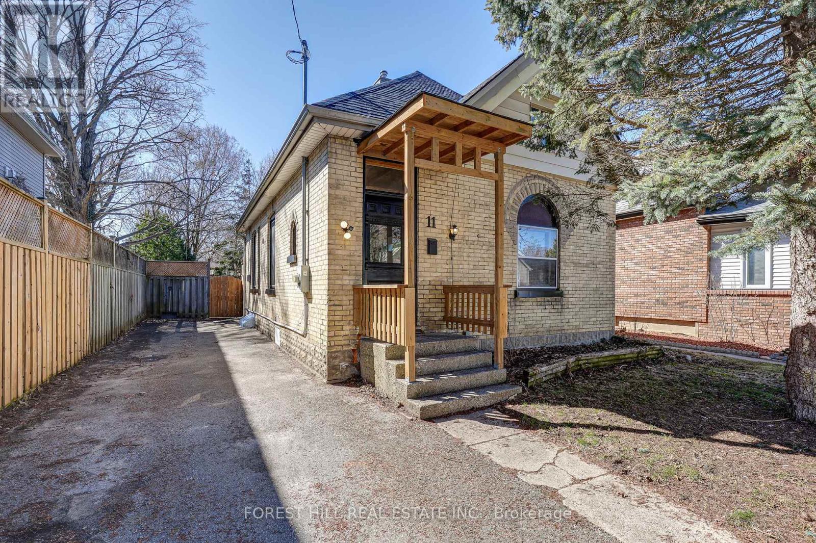 11 Josephine Street
