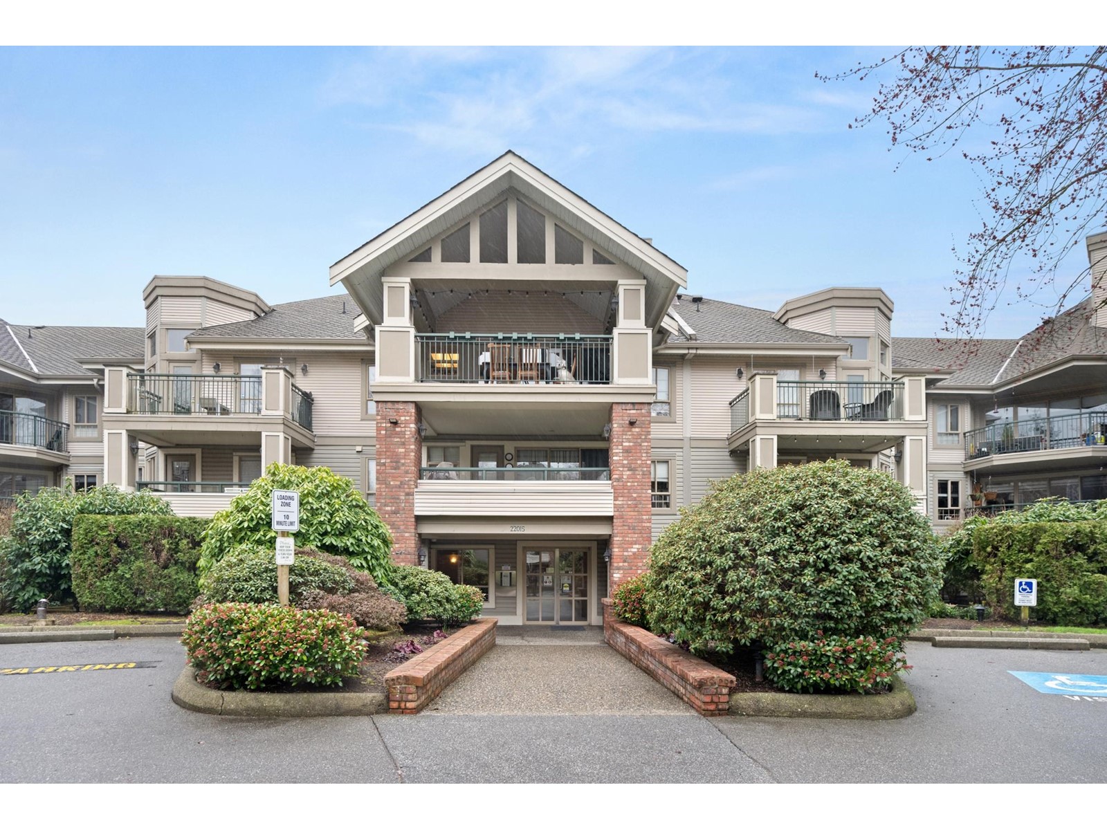 105 22015 48 Avenue, Langley, British Columbia  V3A 8L3 - Photo 1 - R2988890