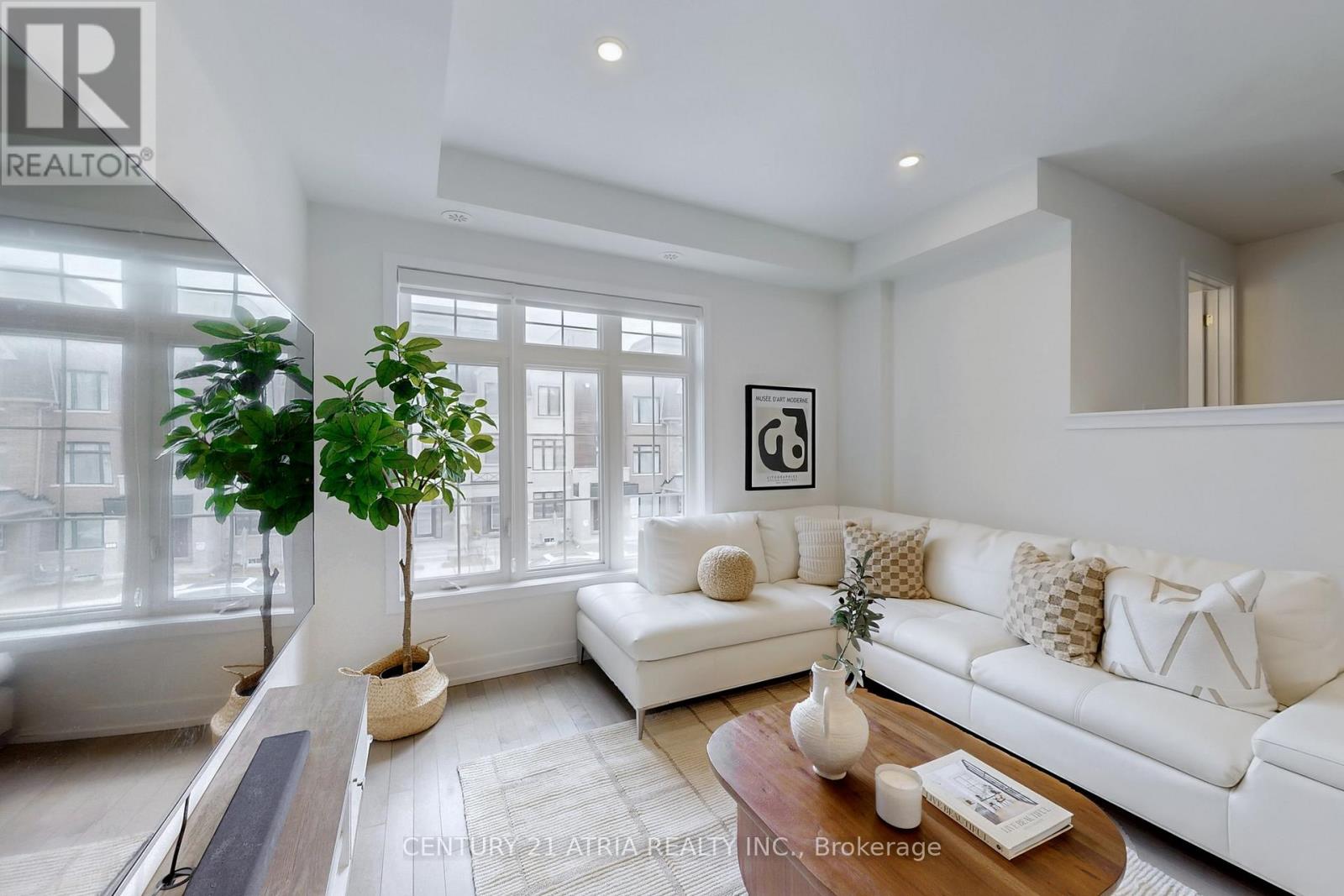 Property at 30 GUARDHOUSE CRESCENT image 2