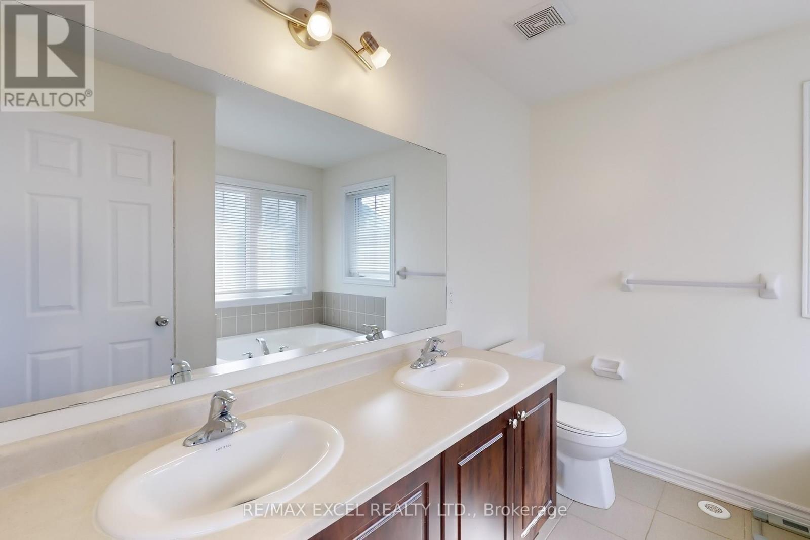 23 Rougeview Park Crescent, Markham, Ontario  L6E 0S7 - Photo 13 - N12074691