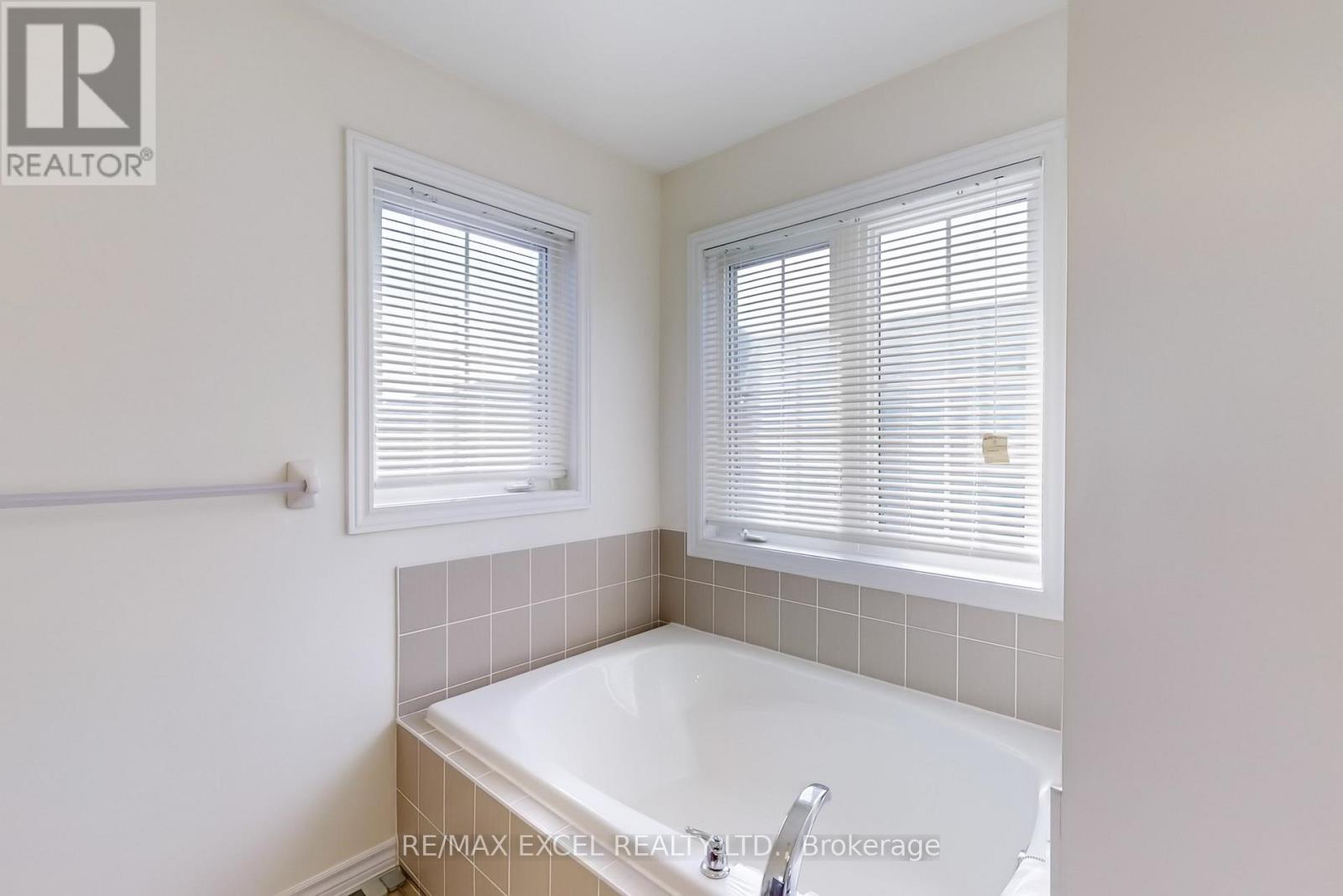 23 Rougeview Park Crescent, Markham, Ontario  L6E 0S7 - Photo 14 - N12074691