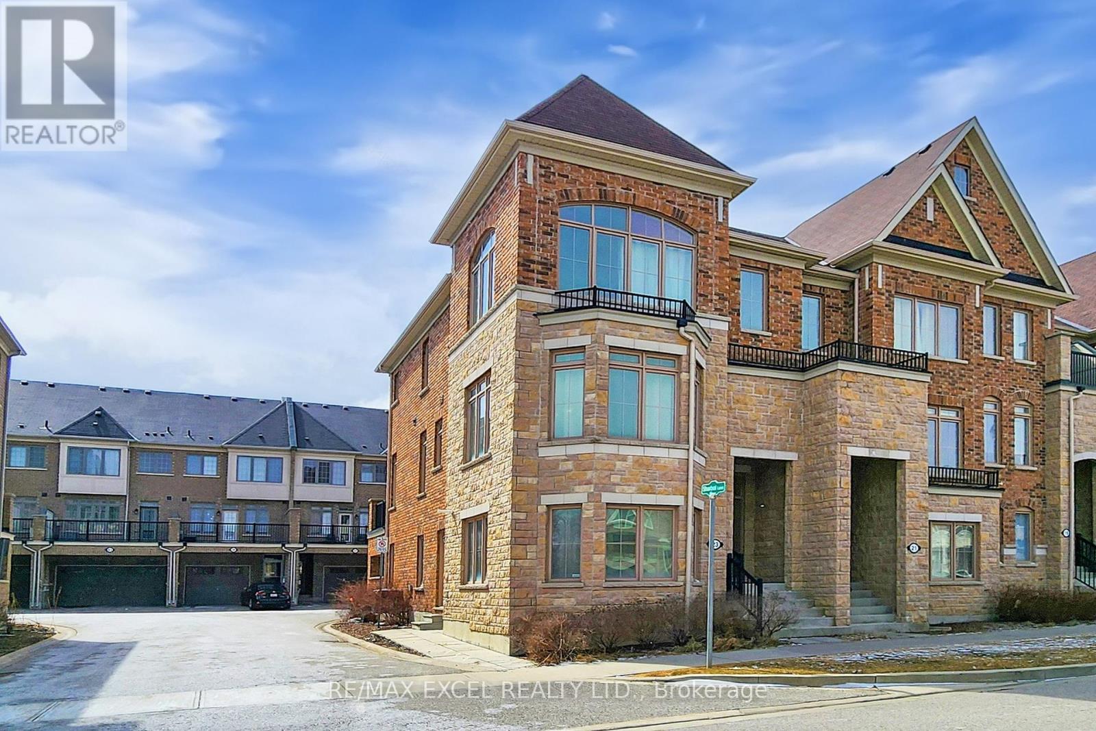 Property at 23 ROUGEVIEW PARK CRESCENT image 2