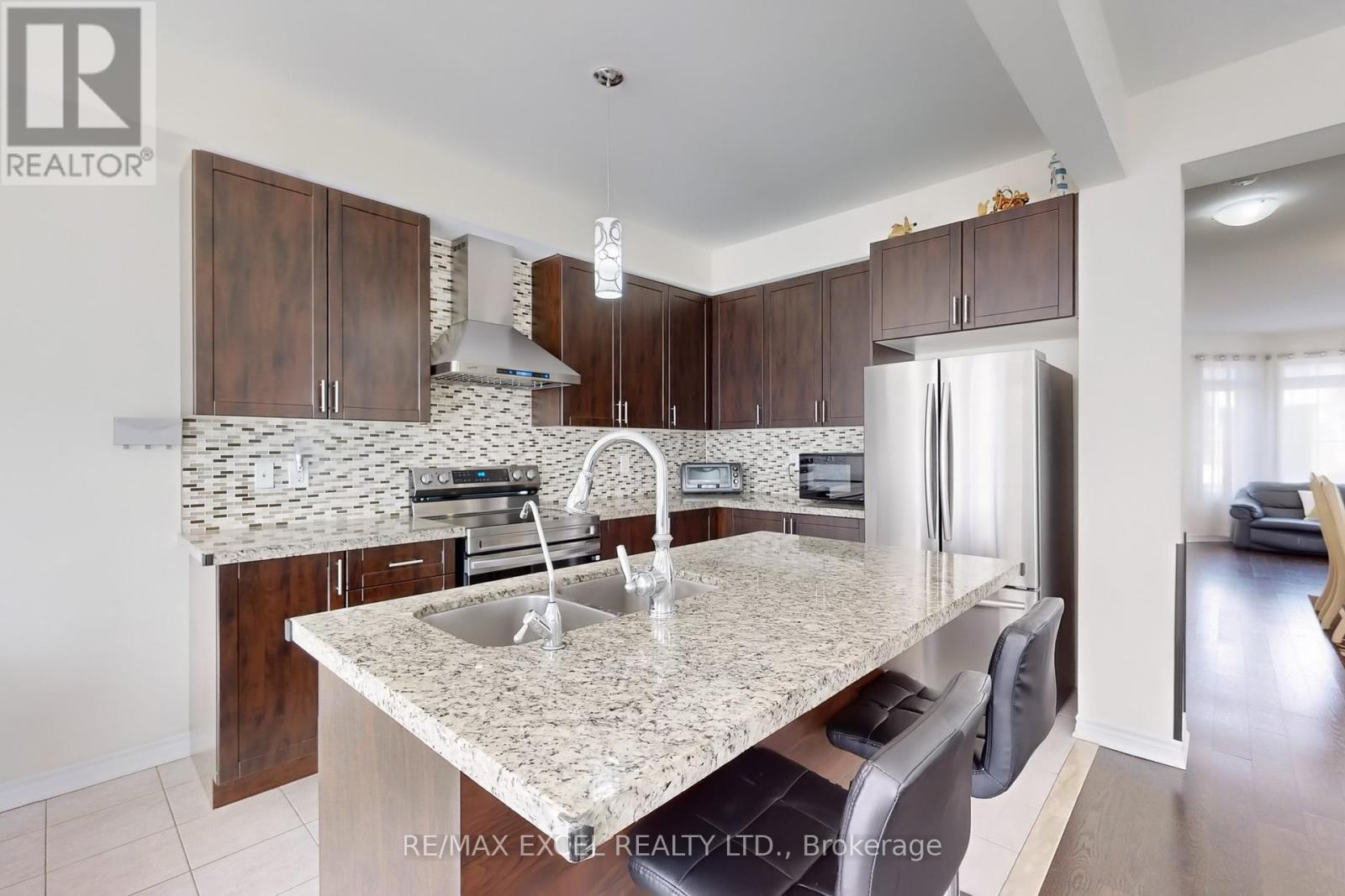 23 Rougeview Park Crescent, Markham, Ontario  L6E 0S7 - Photo 9 - N12074691
