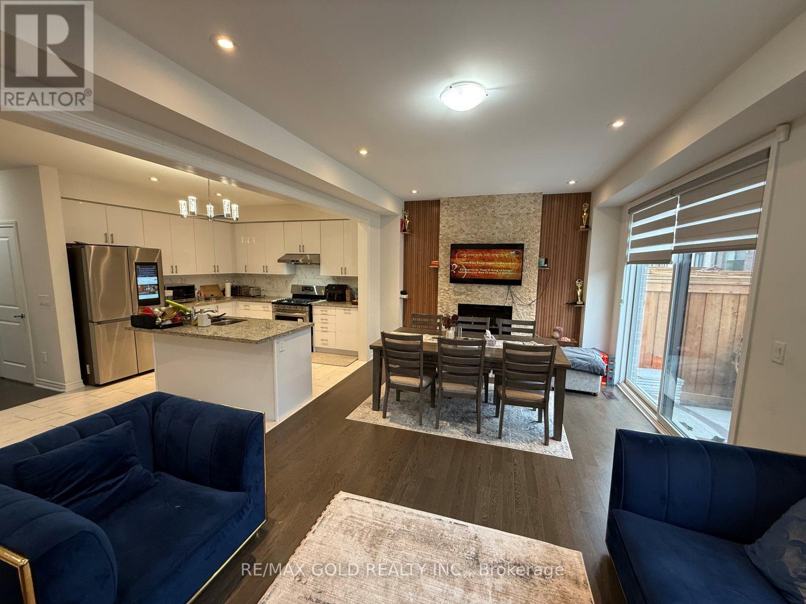 55 Calabria Drive, Caledon, Ontario  L7C 4L2 - Photo 12 - W12074664