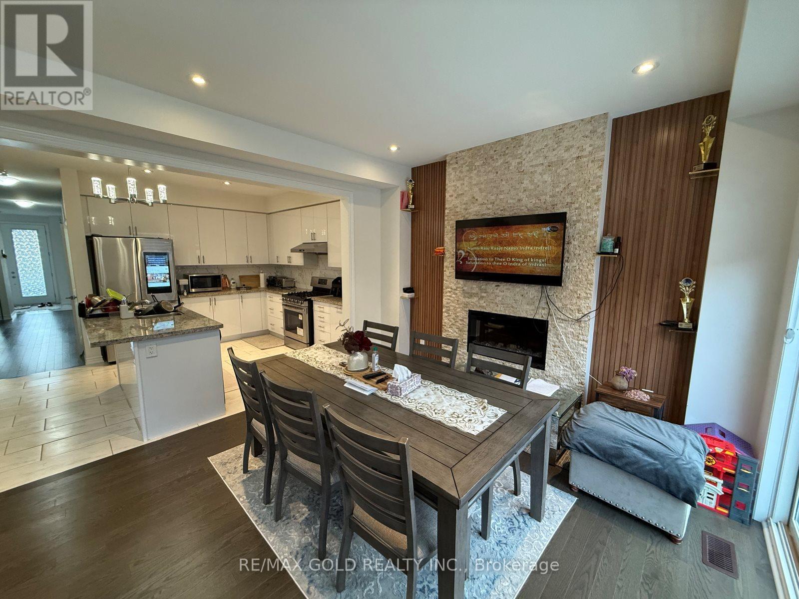55 Calabria Drive, Caledon, Ontario  L7C 4L2 - Photo 15 - W12074664