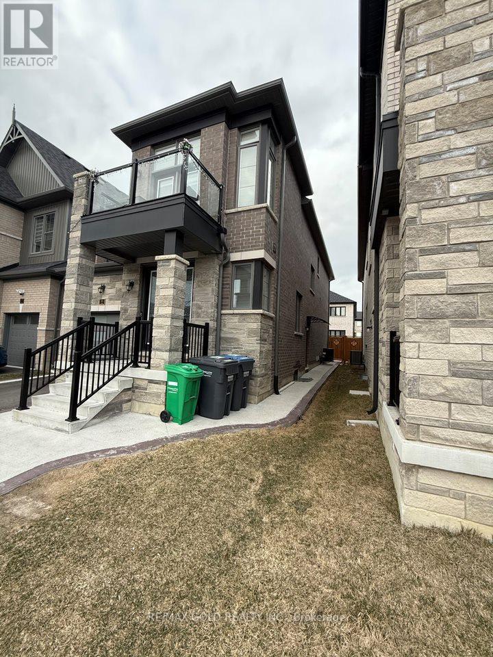 55 Calabria Drive, Caledon, Ontario  L7C 4L2 - Photo 2 - W12074664