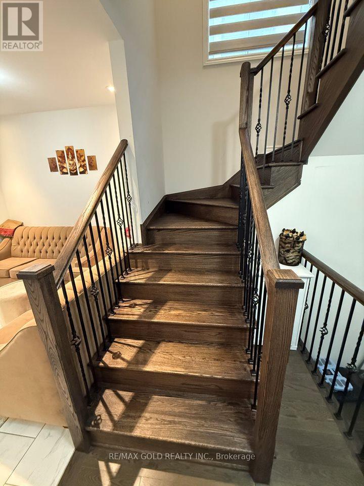 55 Calabria Drive, Caledon, Ontario  L7C 4L2 - Photo 27 - W12074664