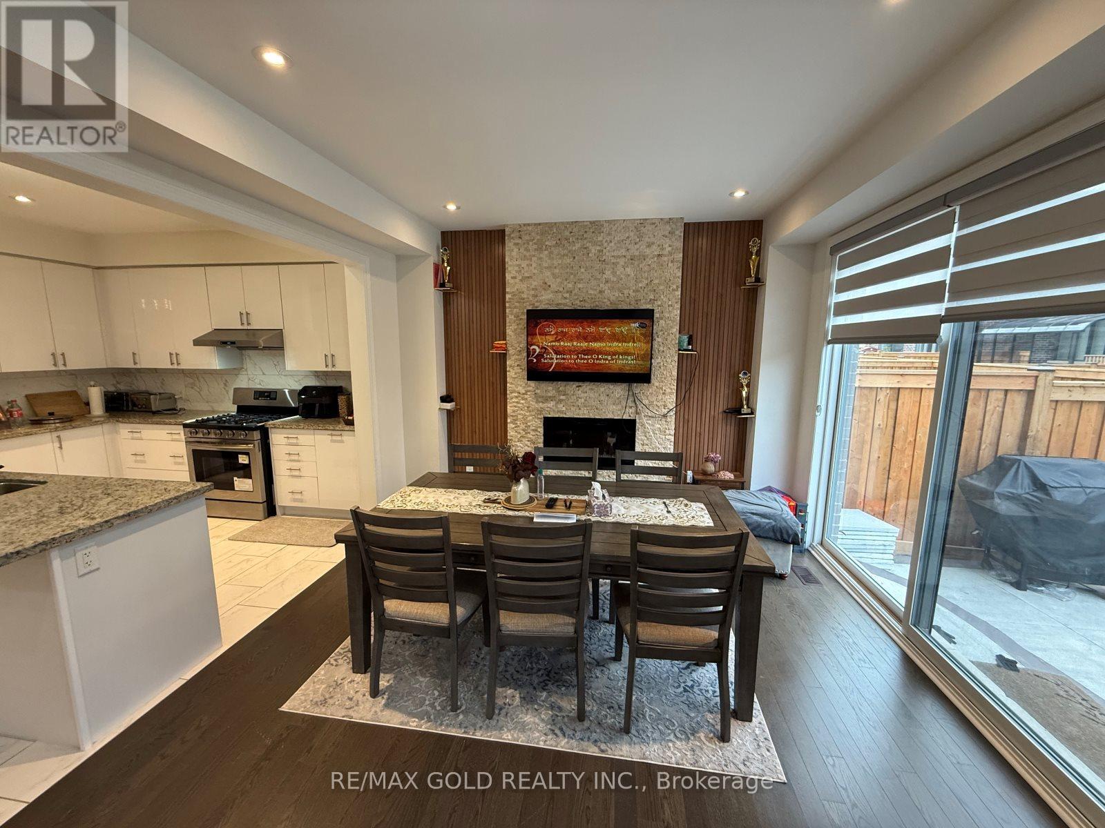 55 Calabria Drive, Caledon, Ontario  L7C 4L2 - Photo 9 - W12074664