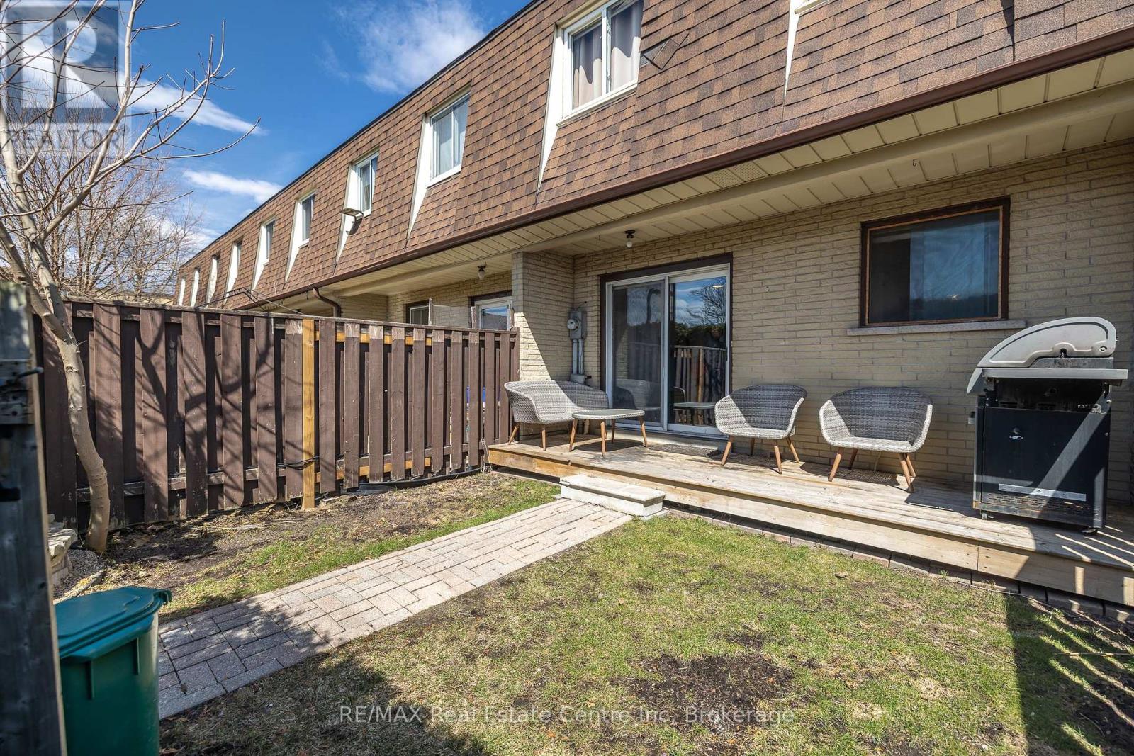 10 - 20 Mountainview Road, Halton Hills, Ontario  L7G 4K3 - Photo 11 - W12074798