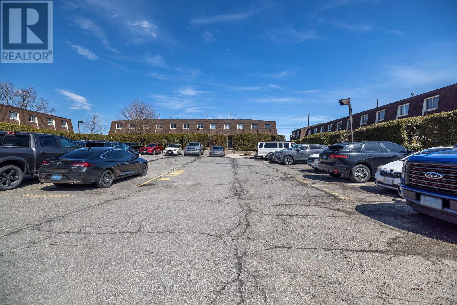 10 - 20 Mountainview Road, Halton Hills, Ontario  L7G 4K3 - Photo 2 - W12074798