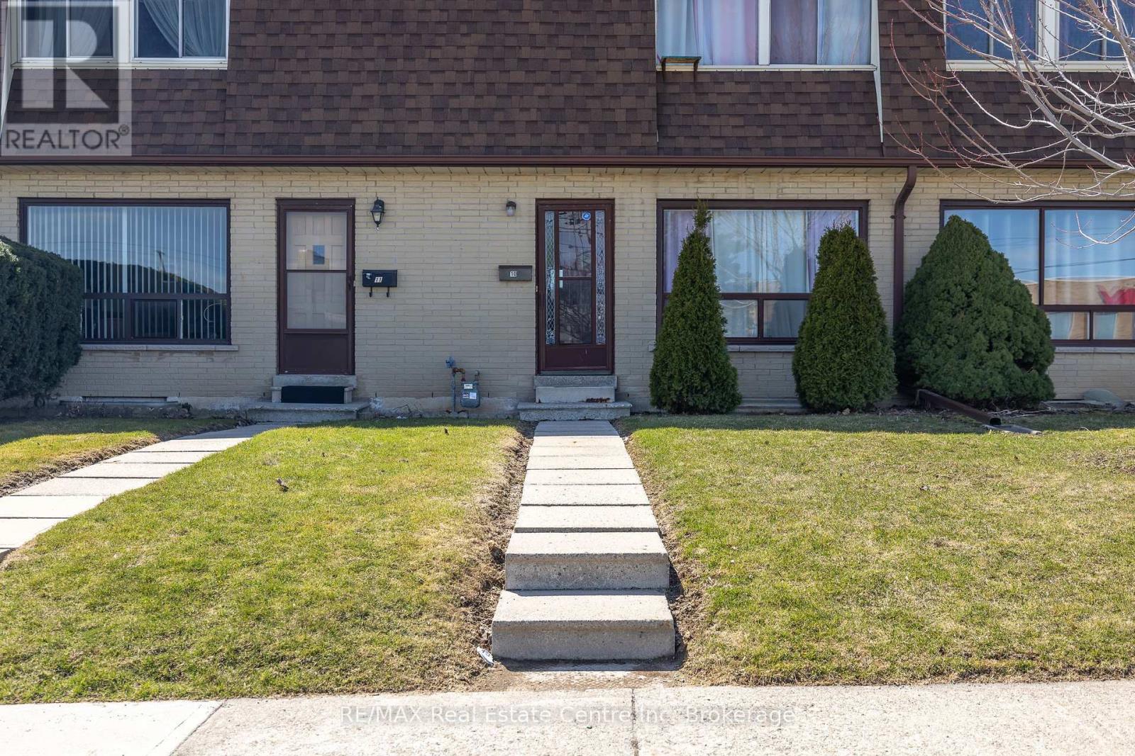 10 - 20 Mountainview Road, Halton Hills, Ontario  L7G 4K3 - Photo 4 - W12074798