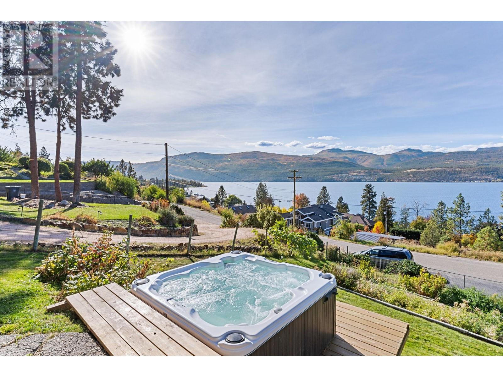 16639 Wentworth Road, Lake Country, British Columbia  V4V 1C3 - Photo 2 - 10342227