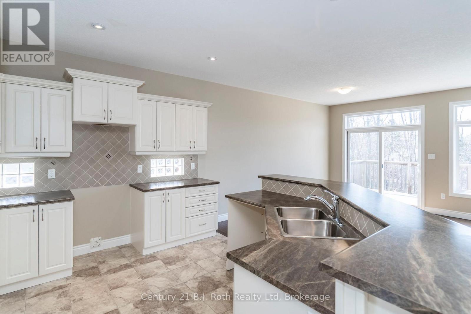 2 Wintergreen Circle, Tay, Ontario  L0K 2A0 - Photo 13 - S12072380
