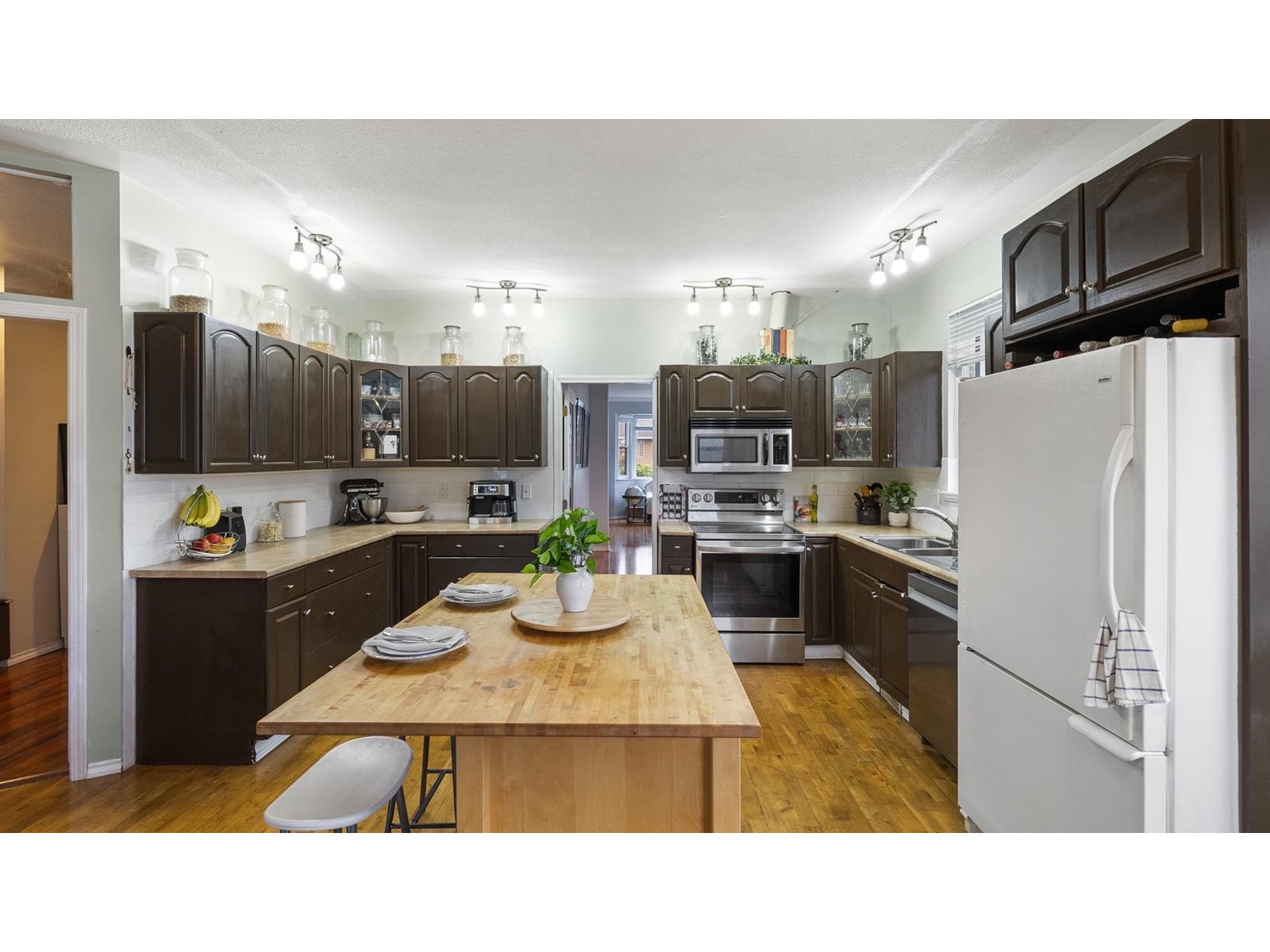 14092 86a Avenue, Surrey, British Columbia  V3W 0V9 - Photo 15 - R2988622