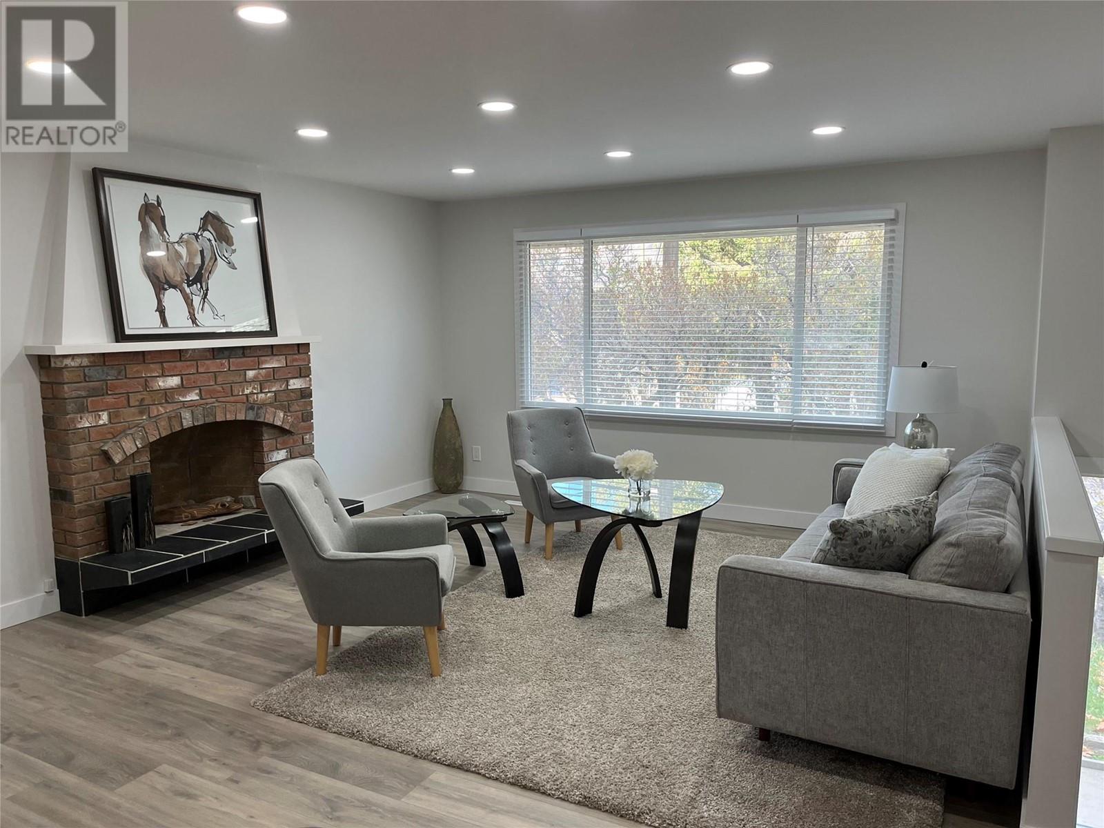Property at 2103 Valleyview Drive image 3