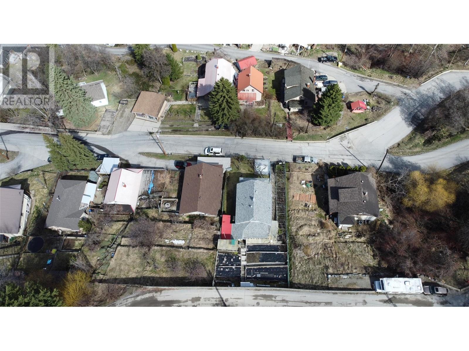 Property at 1472 LOOKOUT Street image 4
