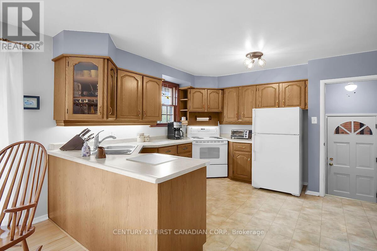 Photo 7 of 33 for 66 Centre Crescent