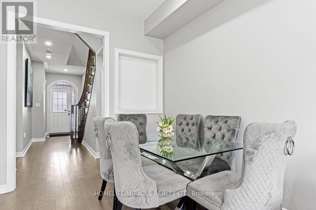 29 Rangemore Road E, Brampton (Northwest Brampton), Ontario  L7A 4V8 - Photo 2 - W12074726