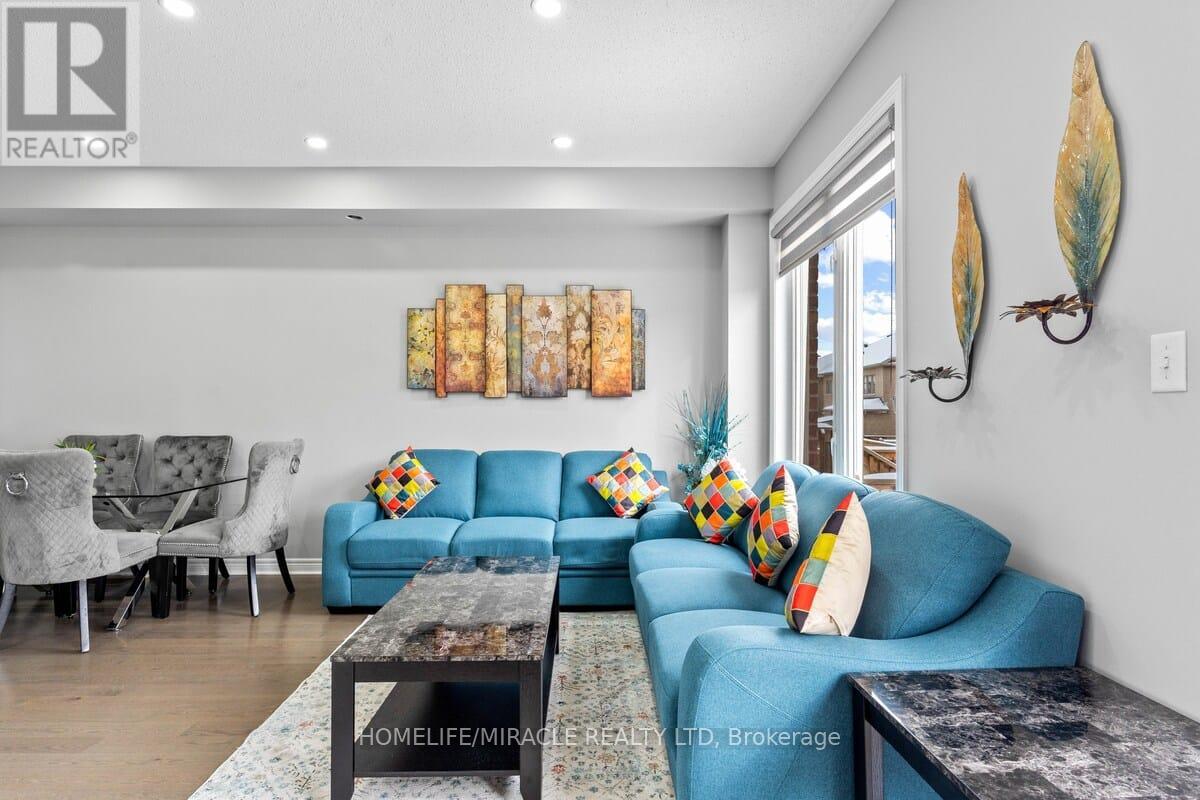 29 Rangemore Road E, Brampton (Northwest Brampton), Ontario  L7A 4V8 - Photo 5 - W12074726