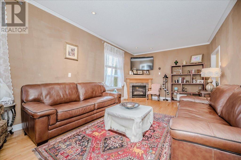 12 Twin Willow Crescent, Brampton, Ontario  L7A 1J9 - Photo 6 - W12074899
