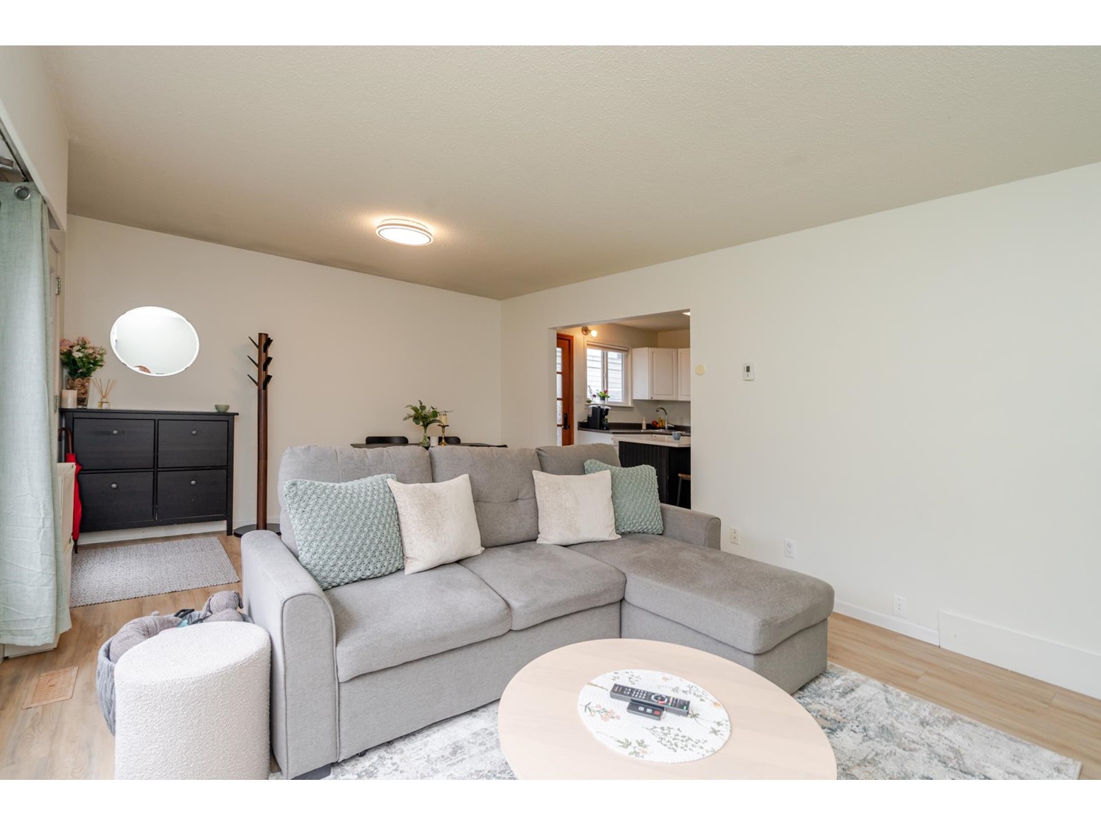 Property at 8915 MACKIE STREET image 4