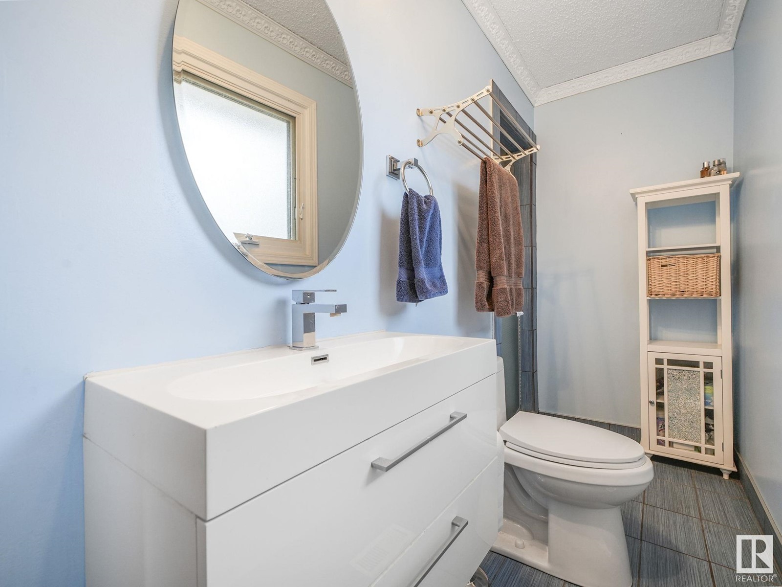 Property at 18409 62B AV NW image 4