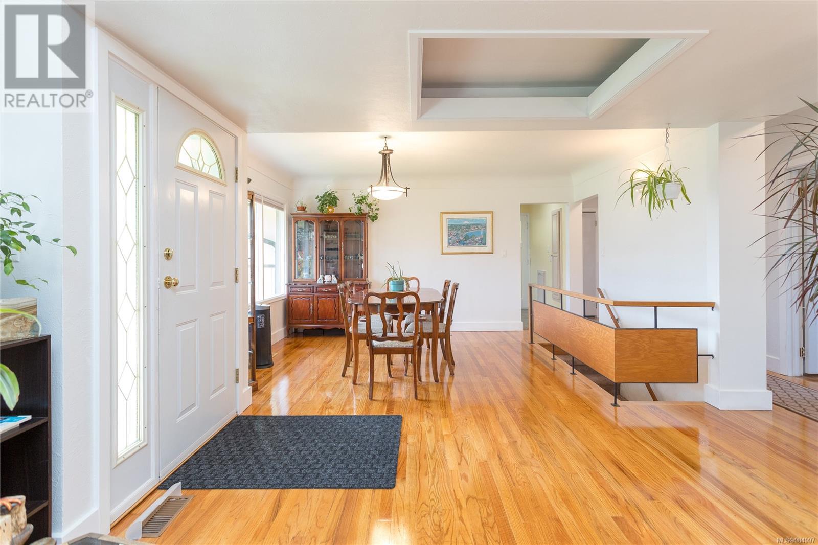 Property at 3100 Woodburn Ave image 4
