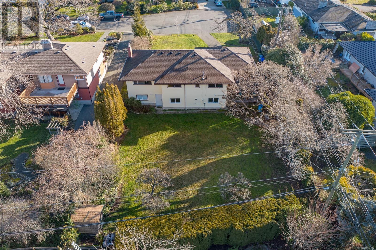 Property at 3100 Woodburn Ave image 3