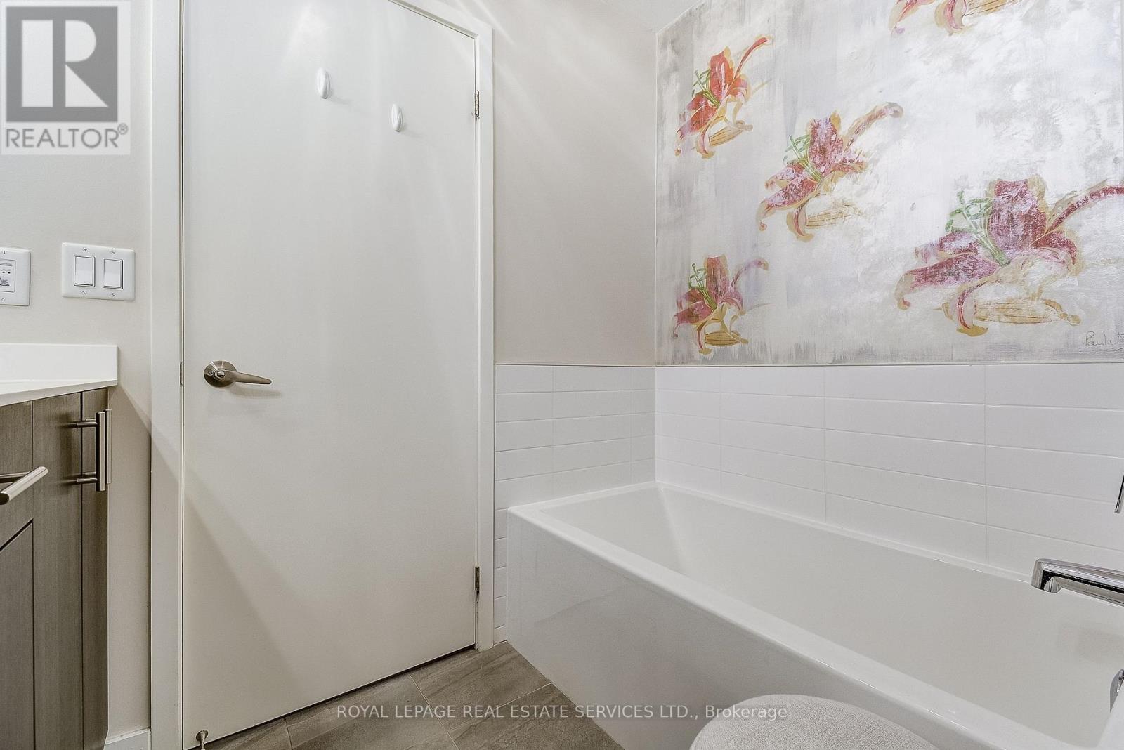211 - 150 Sabina Drive, Oakville, Ontario  L6H 7C3 - Photo 34 - W12055412