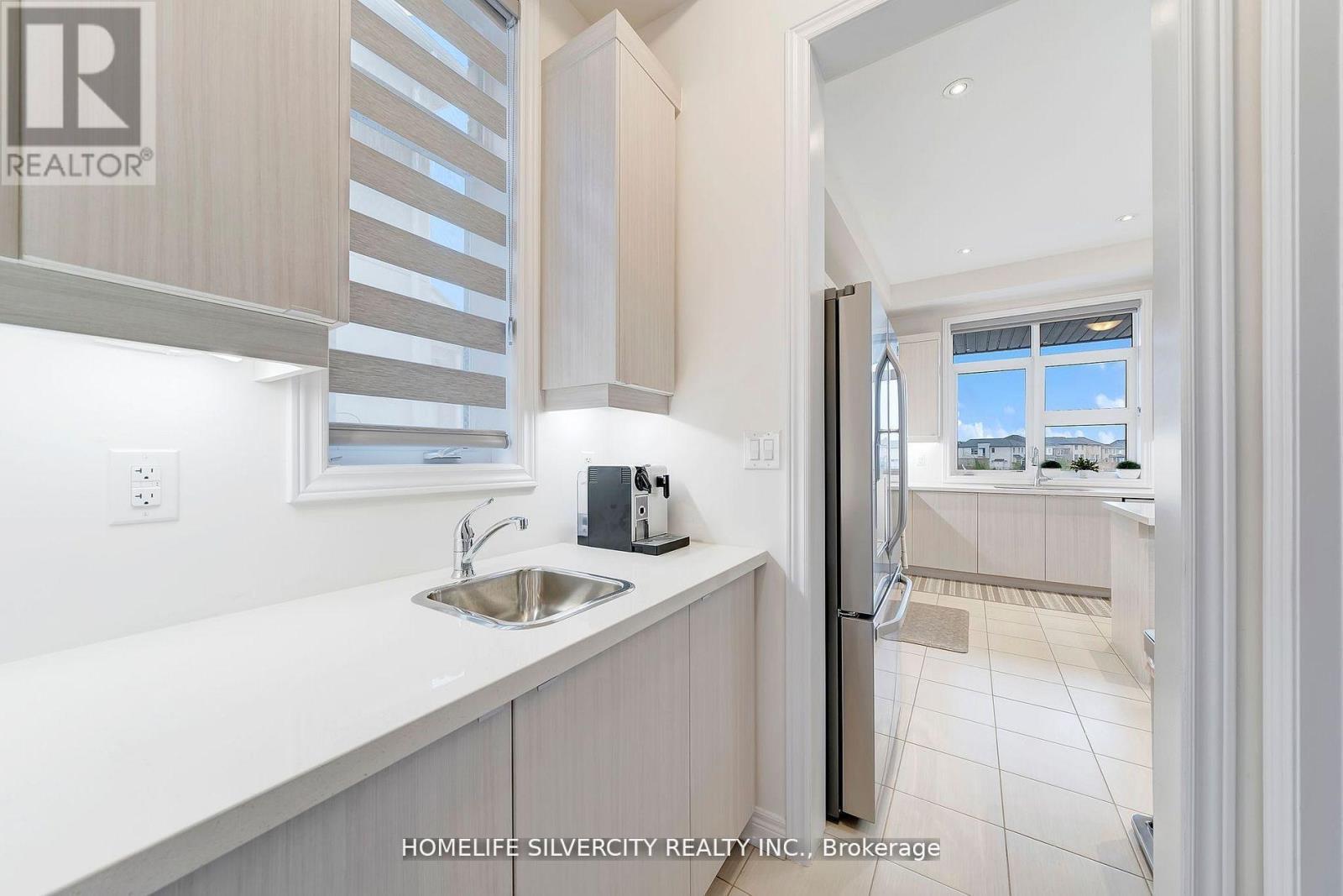 Property at 398 SPYGLASS GREEN image 5
