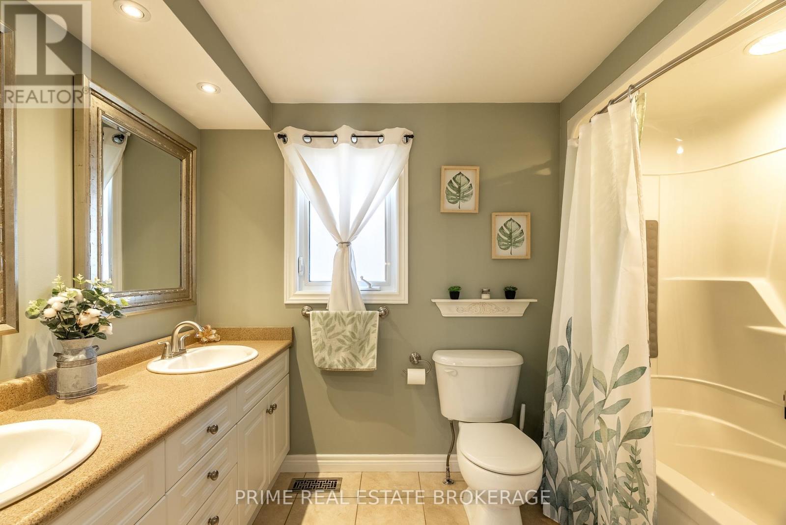 147 Crystal Drive, Chatham-Kent, Ontario  N7M 3C8 - Photo 31 - X12075083