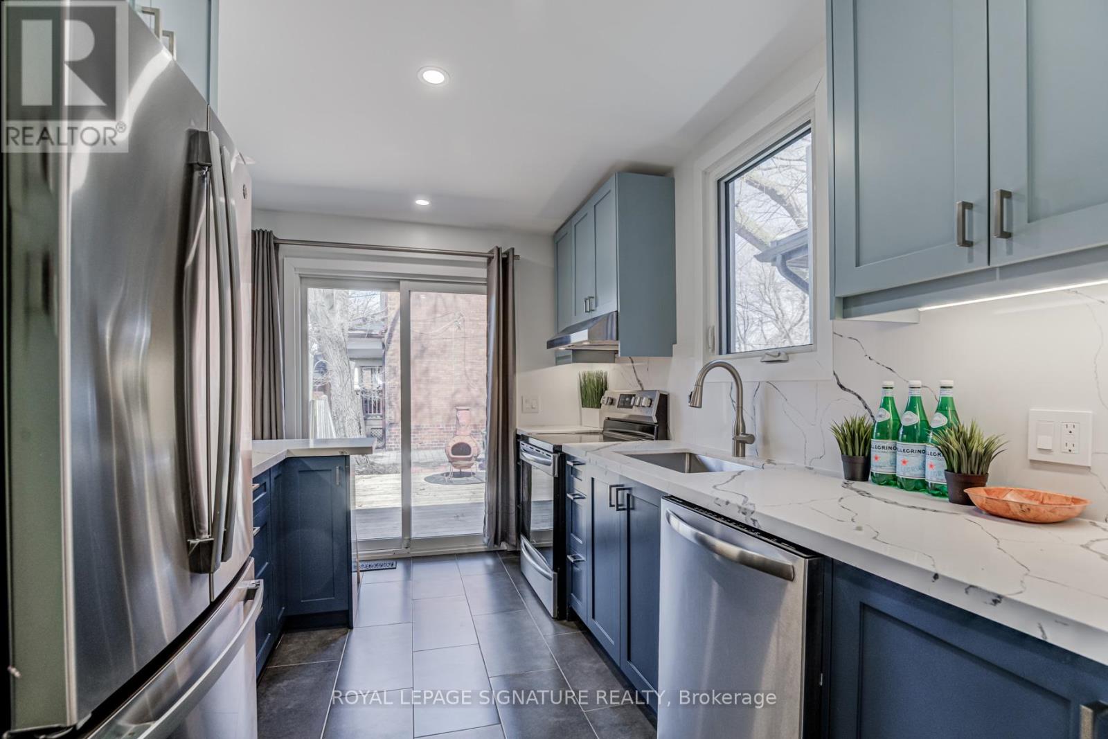 18 Page Avenue, Toronto (Runnymede-Bloor West Village), Ontario  M6S 2P5 - Photo 10 - W12074926
