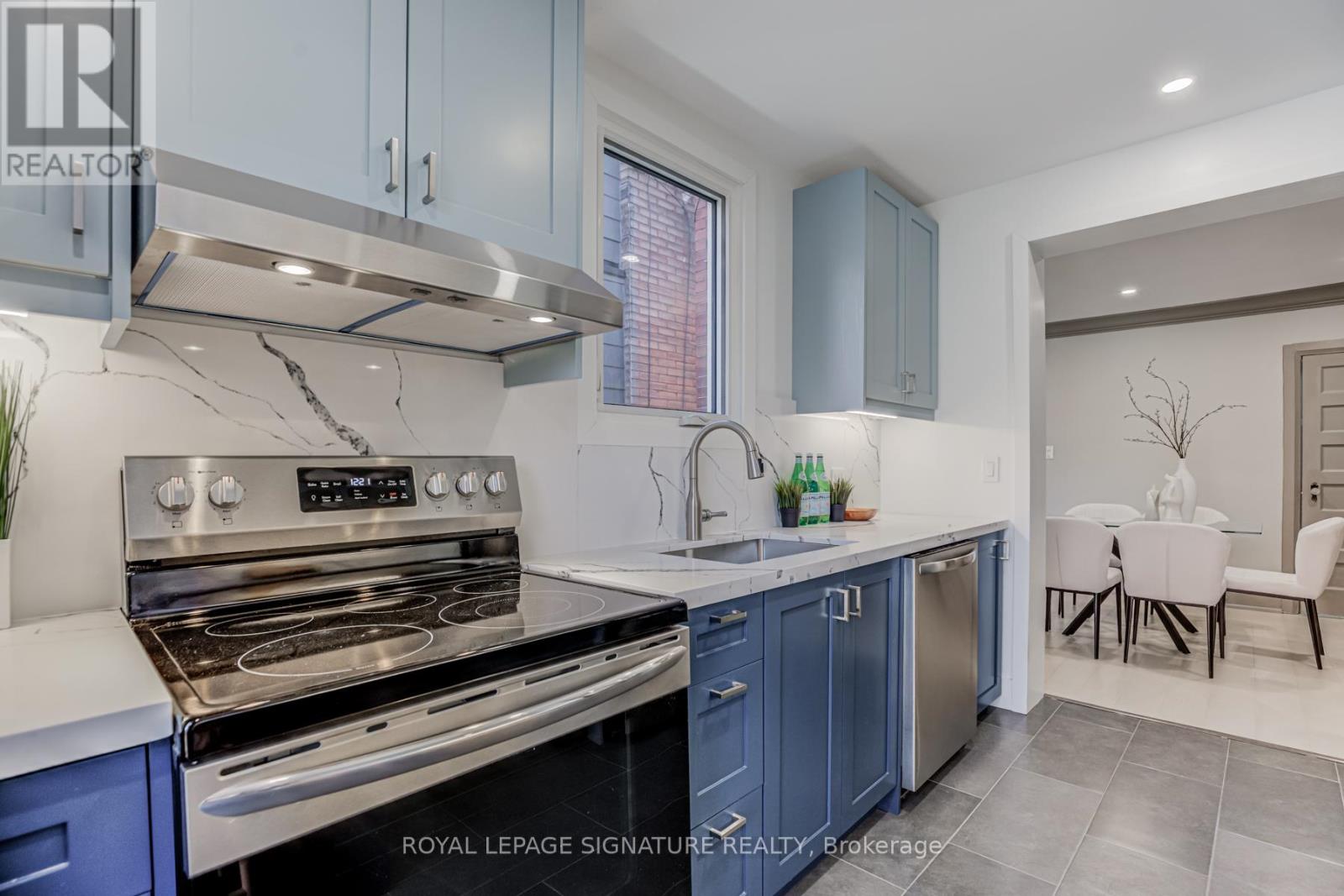 18 Page Avenue, Toronto (Runnymede-Bloor West Village), Ontario  M6S 2P5 - Photo 11 - W12074926
