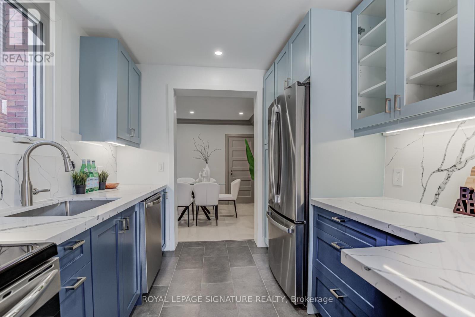 18 Page Avenue, Toronto (Runnymede-Bloor West Village), Ontario  M6S 2P5 - Photo 12 - W12074926
