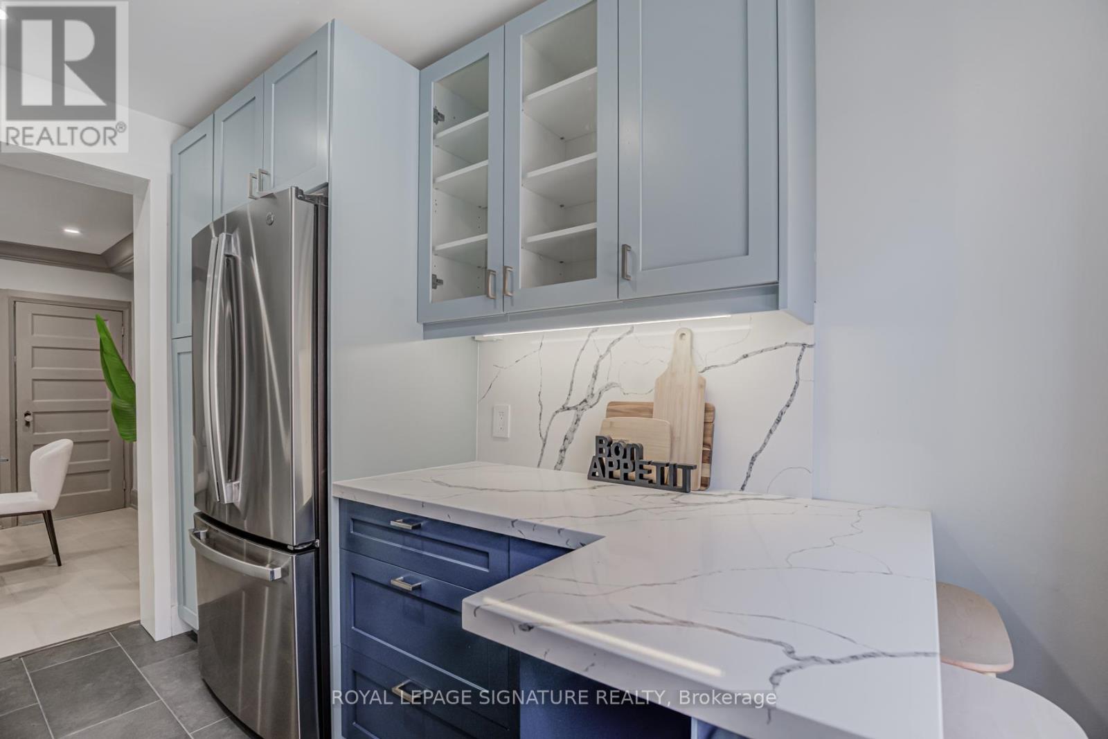 18 Page Avenue, Toronto (Runnymede-Bloor West Village), Ontario  M6S 2P5 - Photo 14 - W12074926