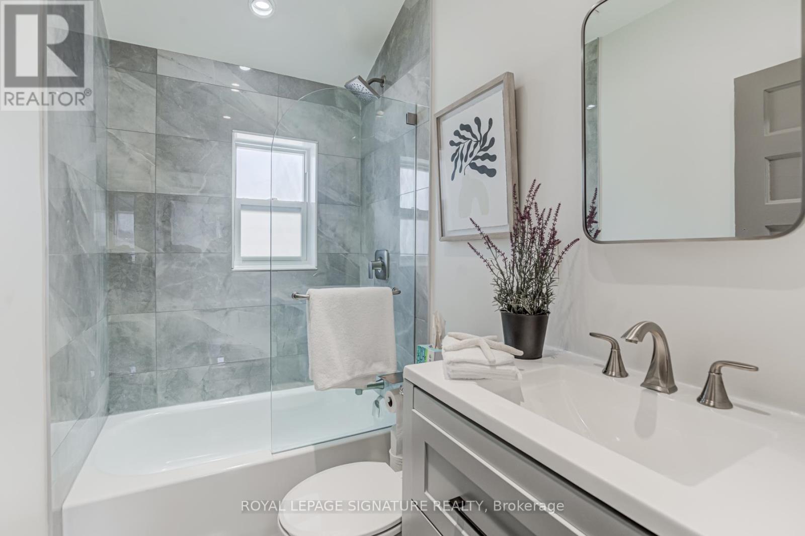 18 Page Avenue, Toronto (Runnymede-Bloor West Village), Ontario  M6S 2P5 - Photo 19 - W12074926